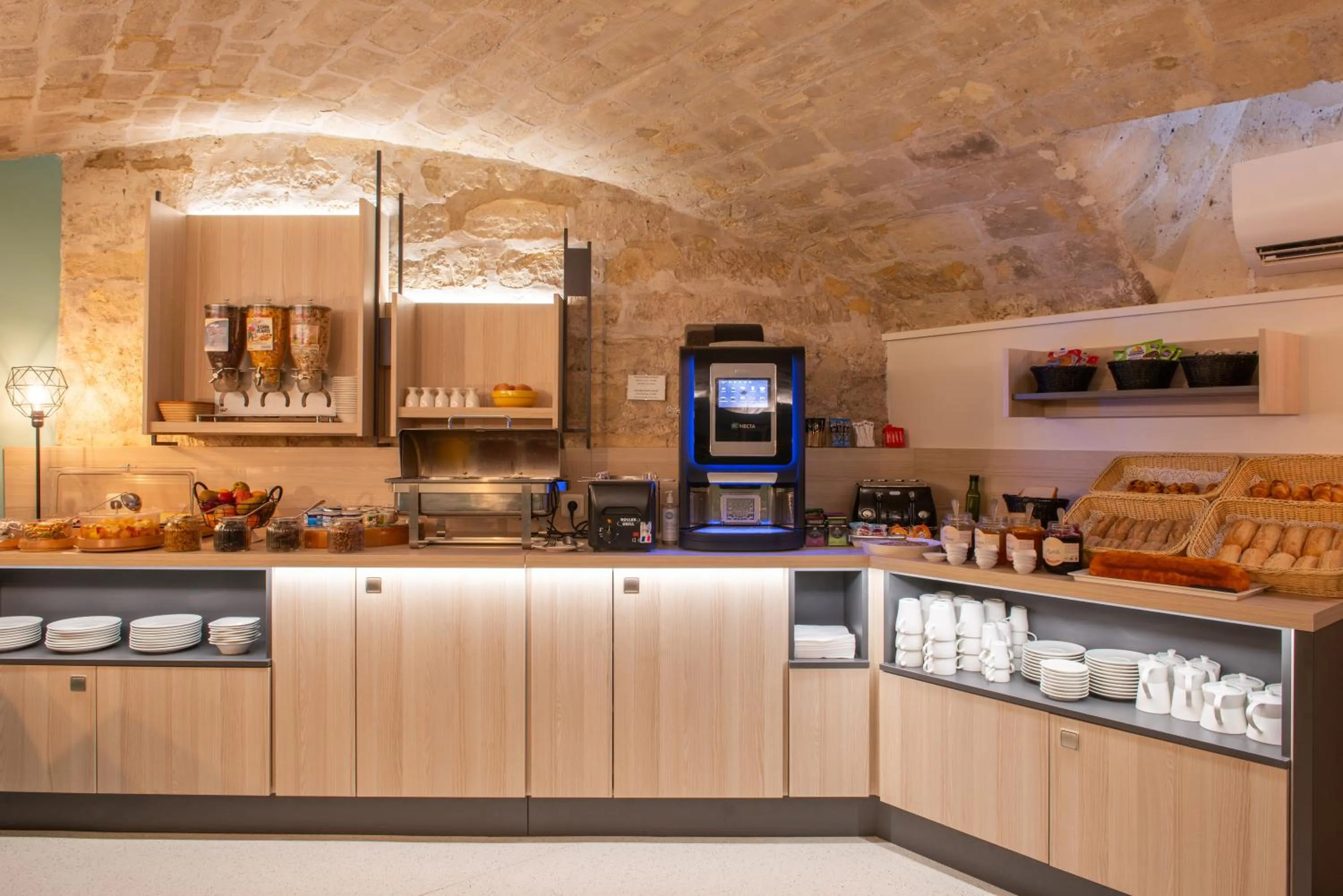 Restaurant/places to eat in Hotel France Albion