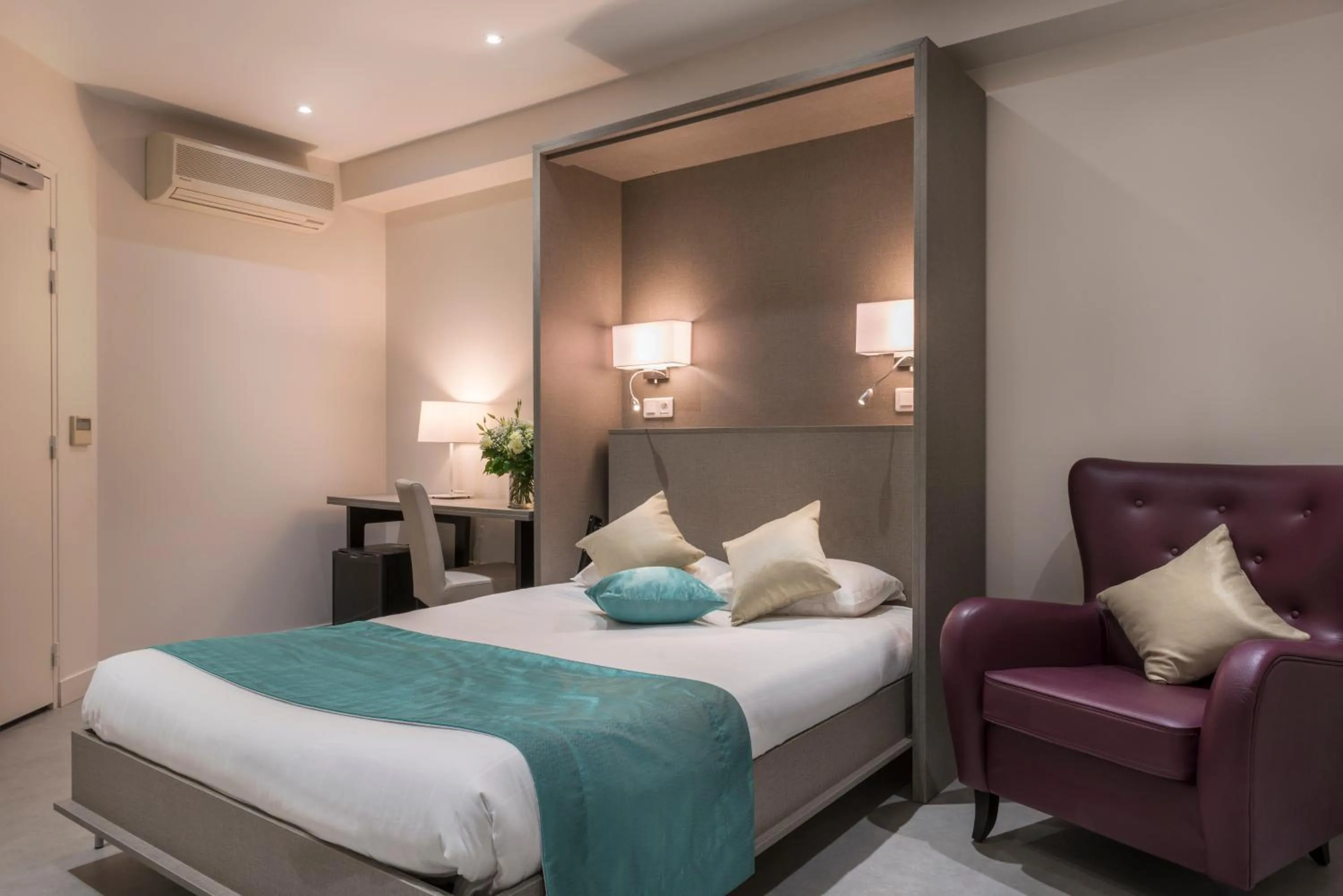 Bedroom, Bed in Hotel France Albion