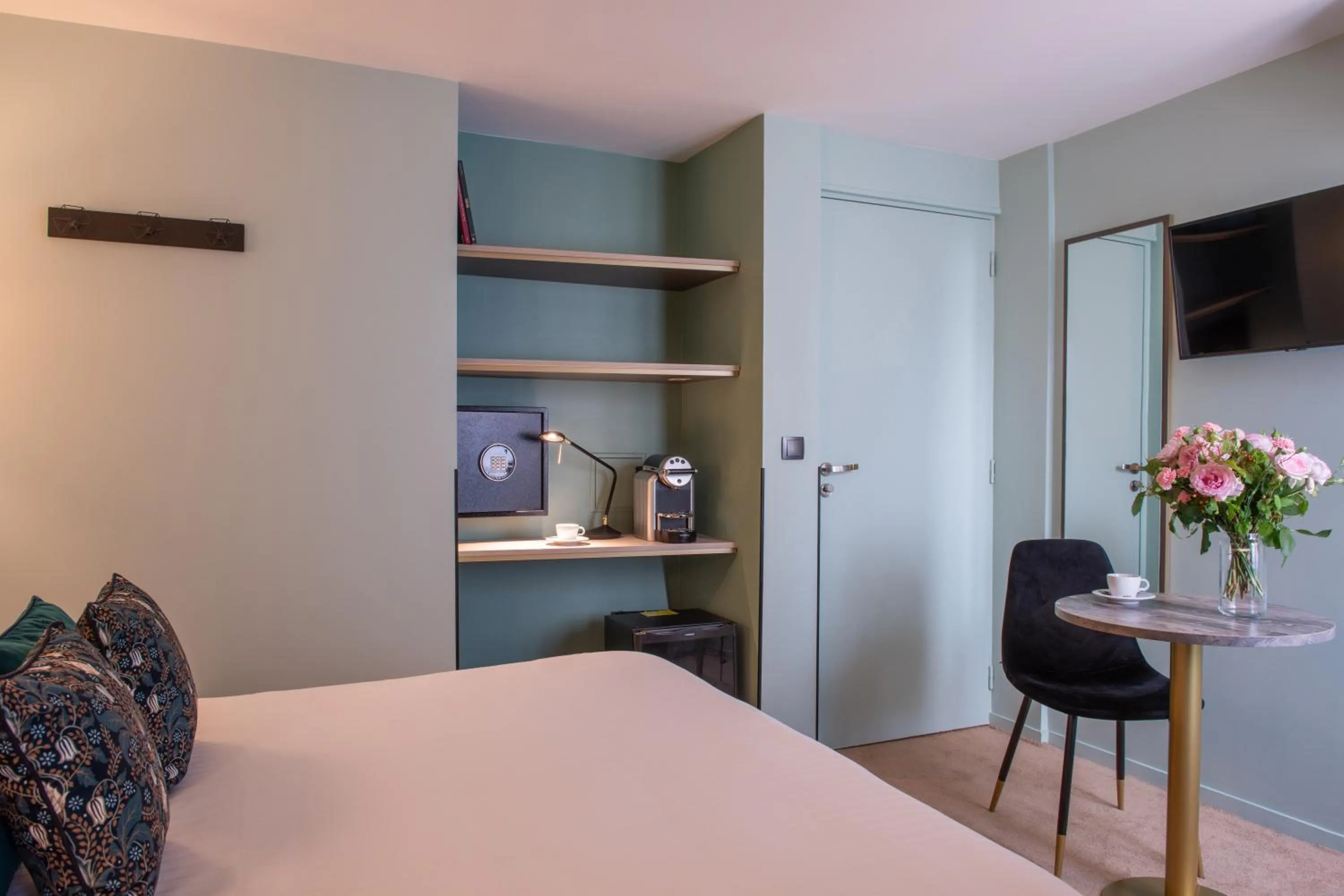 Bedroom, Bed in Hotel France Albion