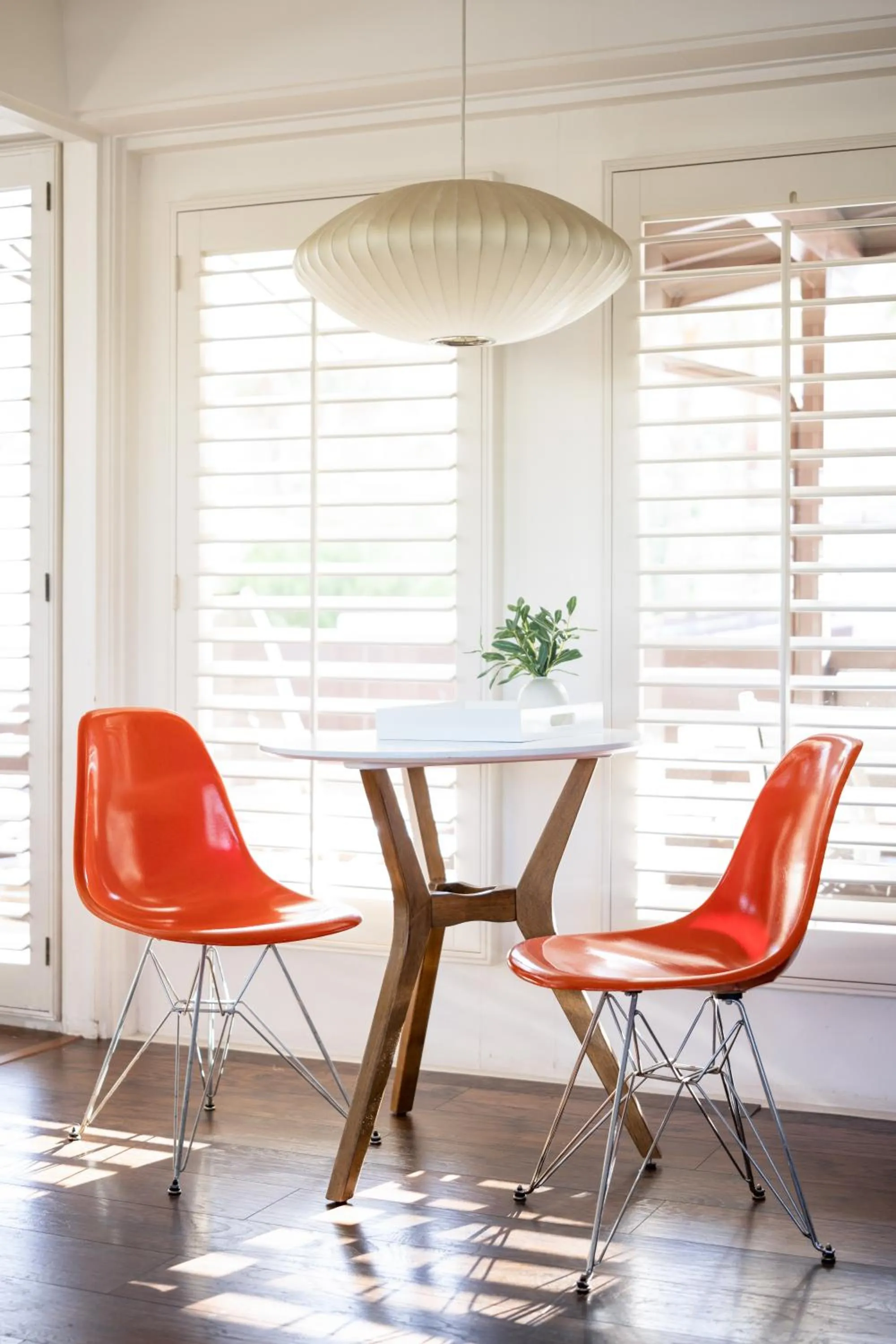 Dining area in Del Marcos Hotel