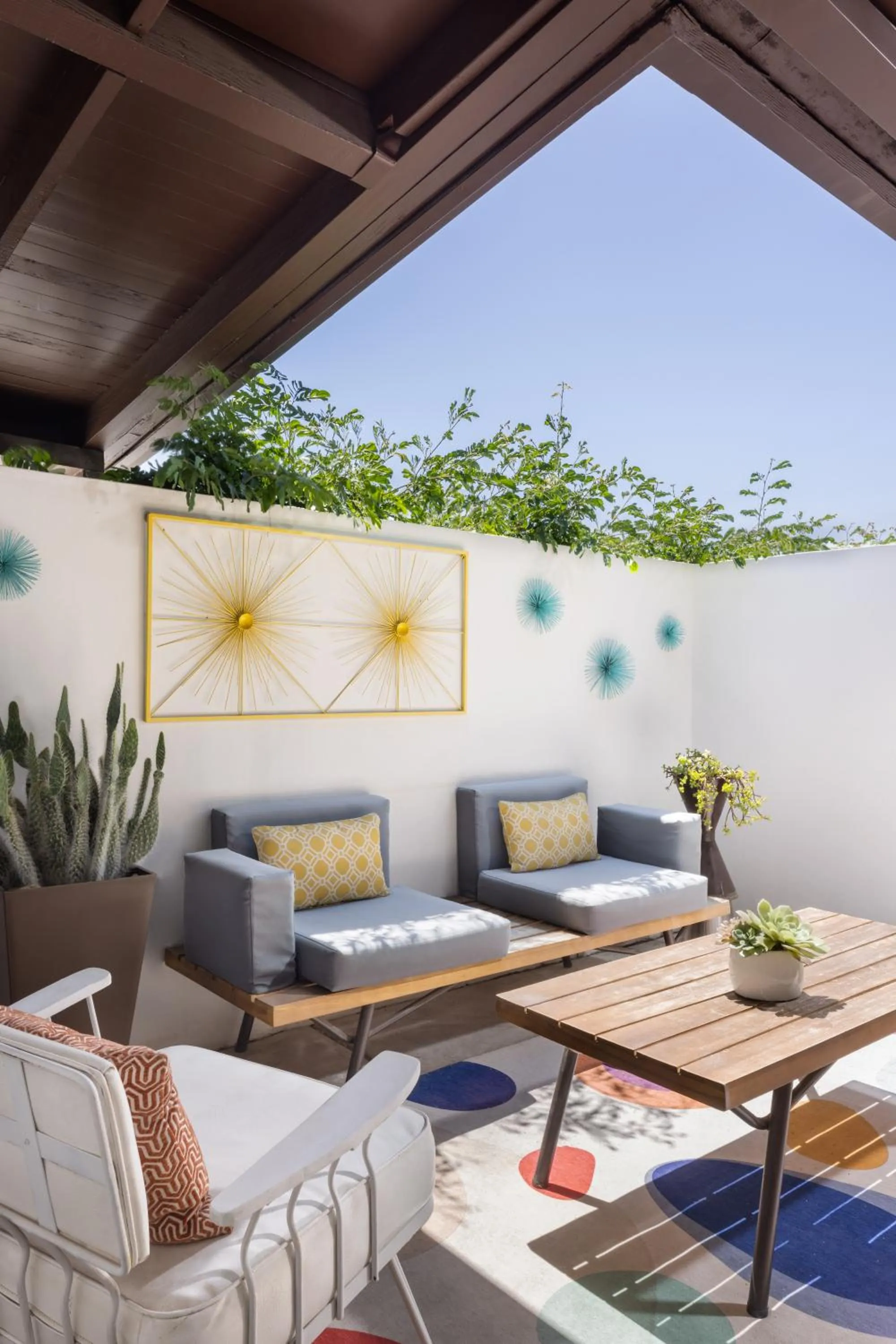 Patio in Del Marcos Hotel