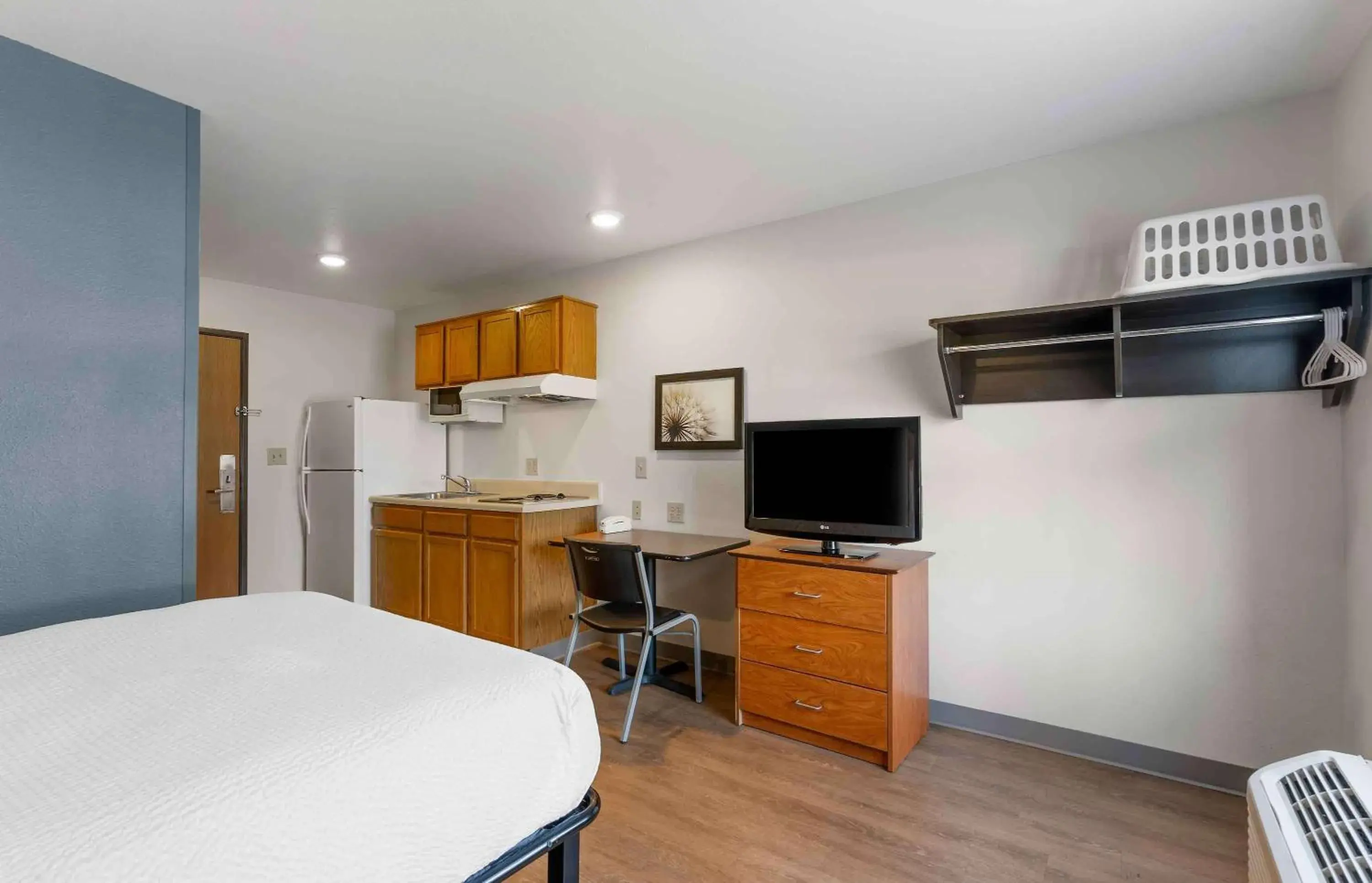 Bedroom in Extended Stay America Select Suites - Lakeland Bedroom in Extended Stay America Select Suites - Lakeland