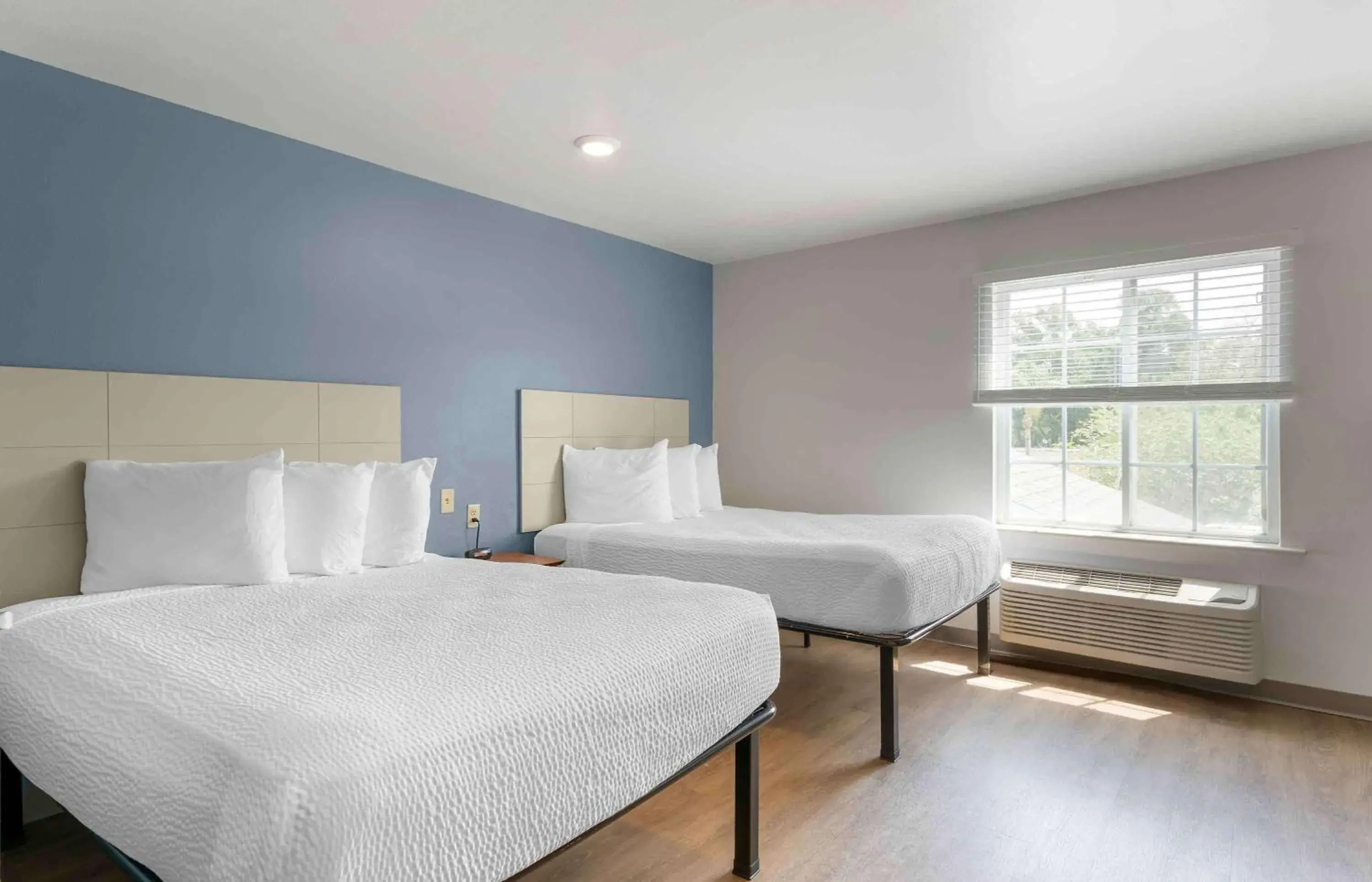 Bedroom, Bed in Extended Stay America Select Suites - Lakeland Bedroom, Bed in Extended Stay America Select Suites - Lakeland