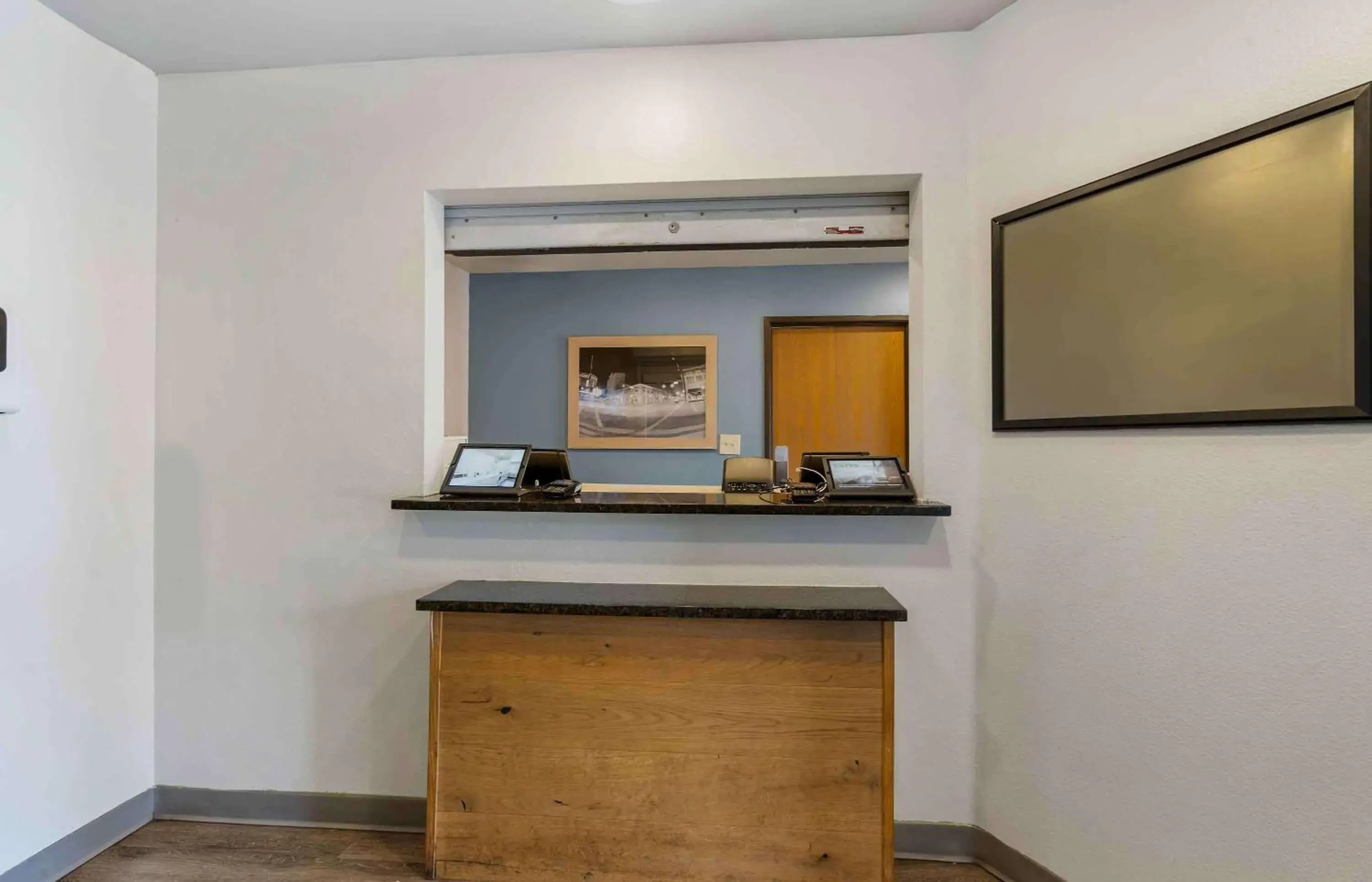 Lobby or reception in Extended Stay America Select Suites - Lakeland Lobby or reception in Extended Stay America Select Suites - Lakeland