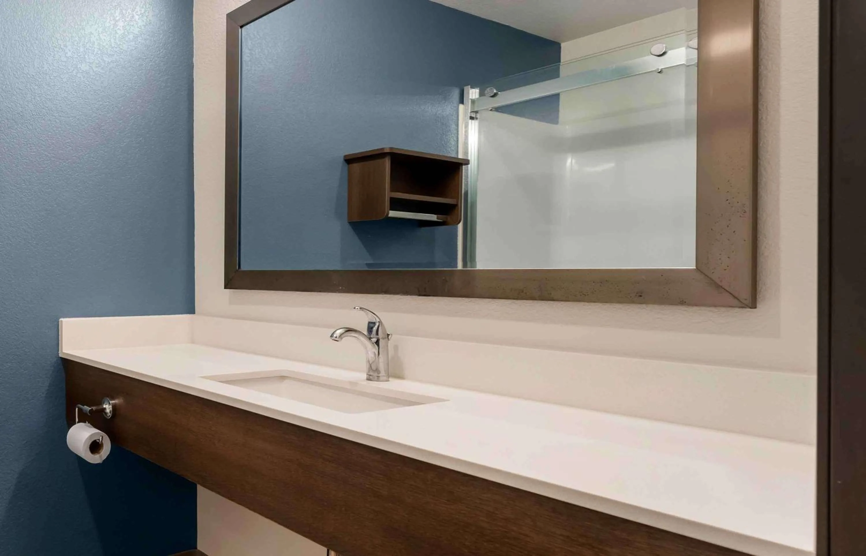 Bathroom in Extended Stay America Suites - St Paul - Woodbury