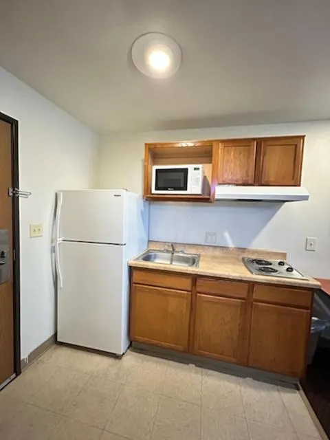 Kitchen or kitchenette in LikeHome Extended Stay Hotel Columbus