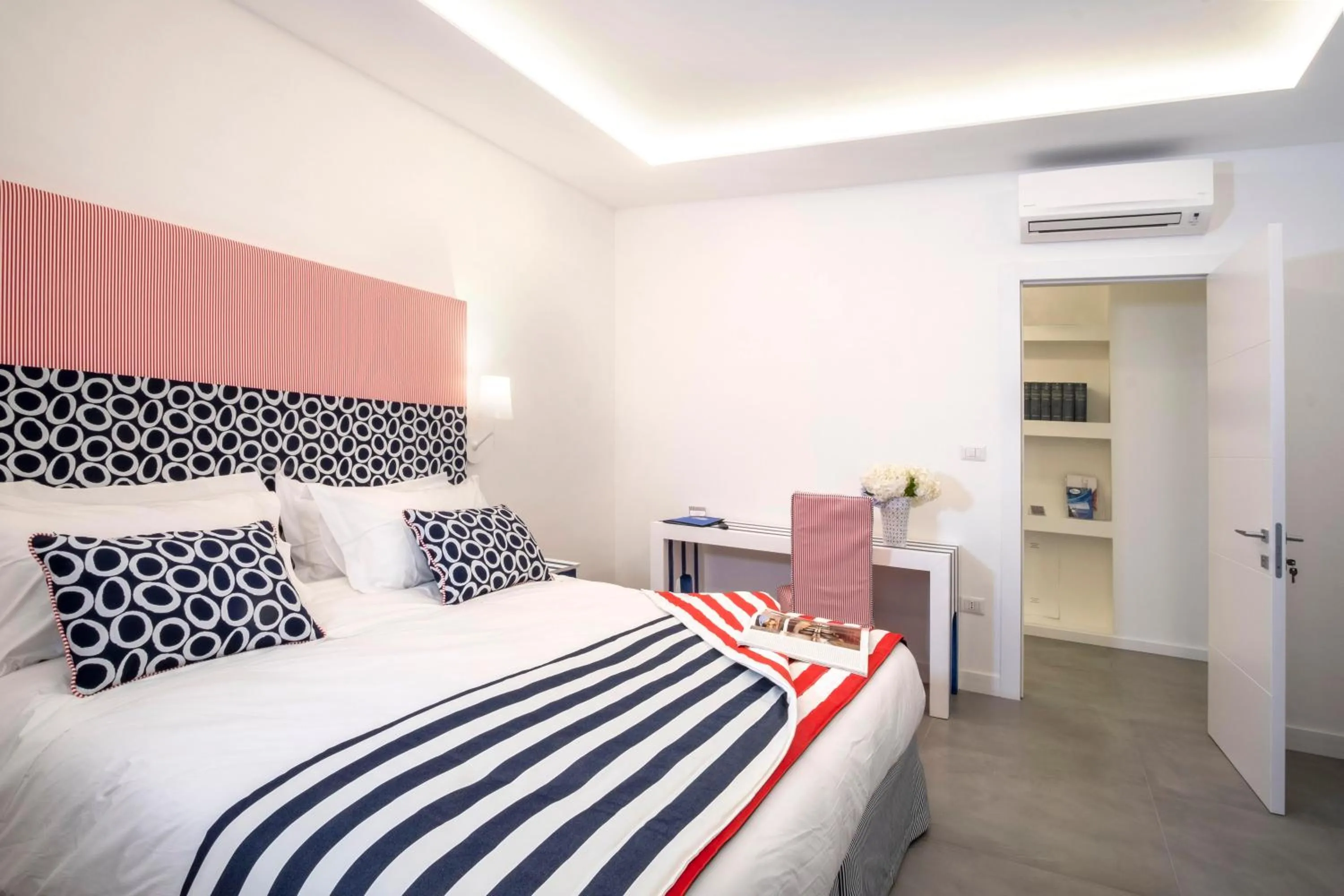 Bed in YourHome - Unica Luxury Apartment