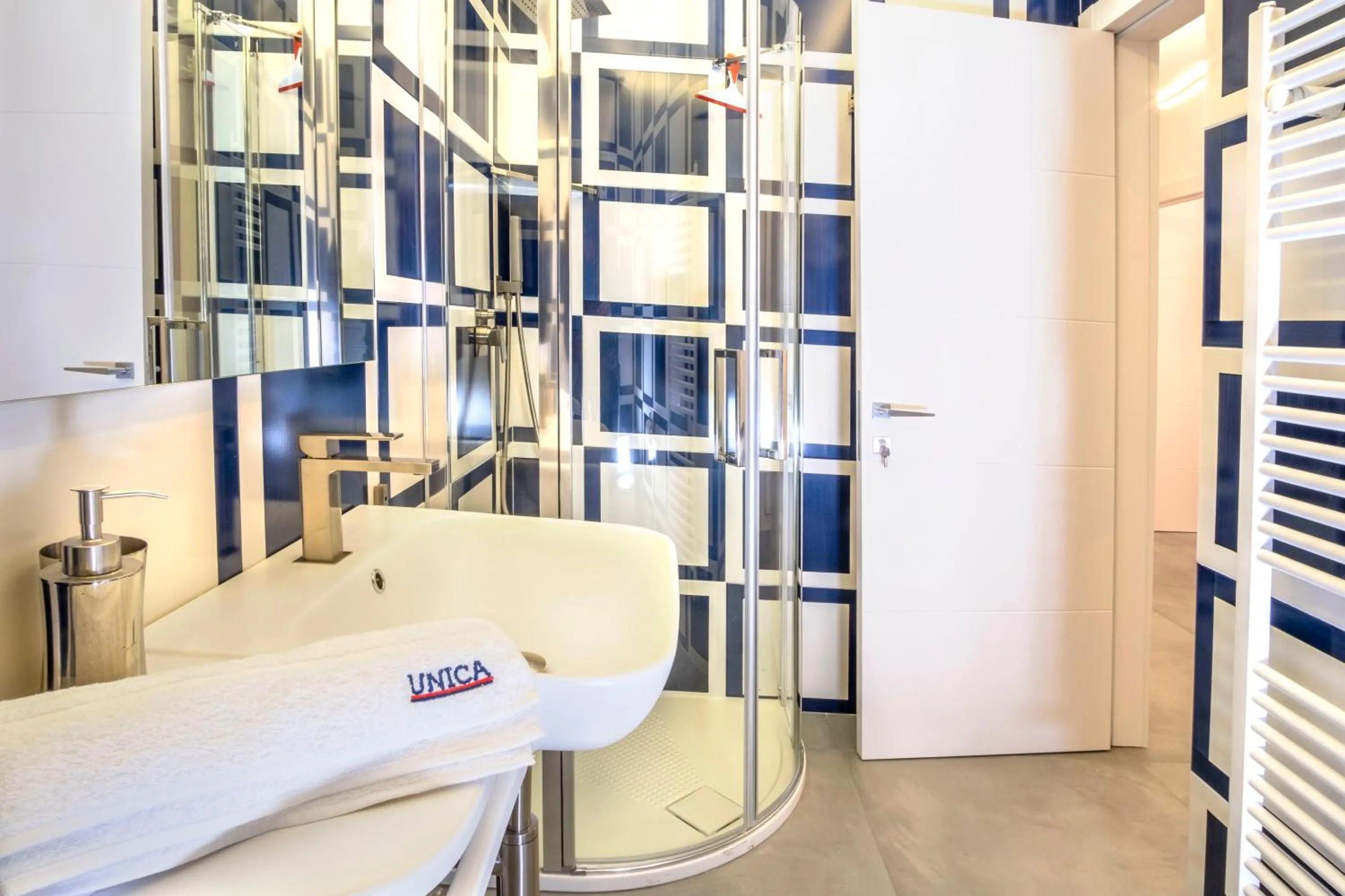 Shower in YourHome - Unica Luxury Apartment