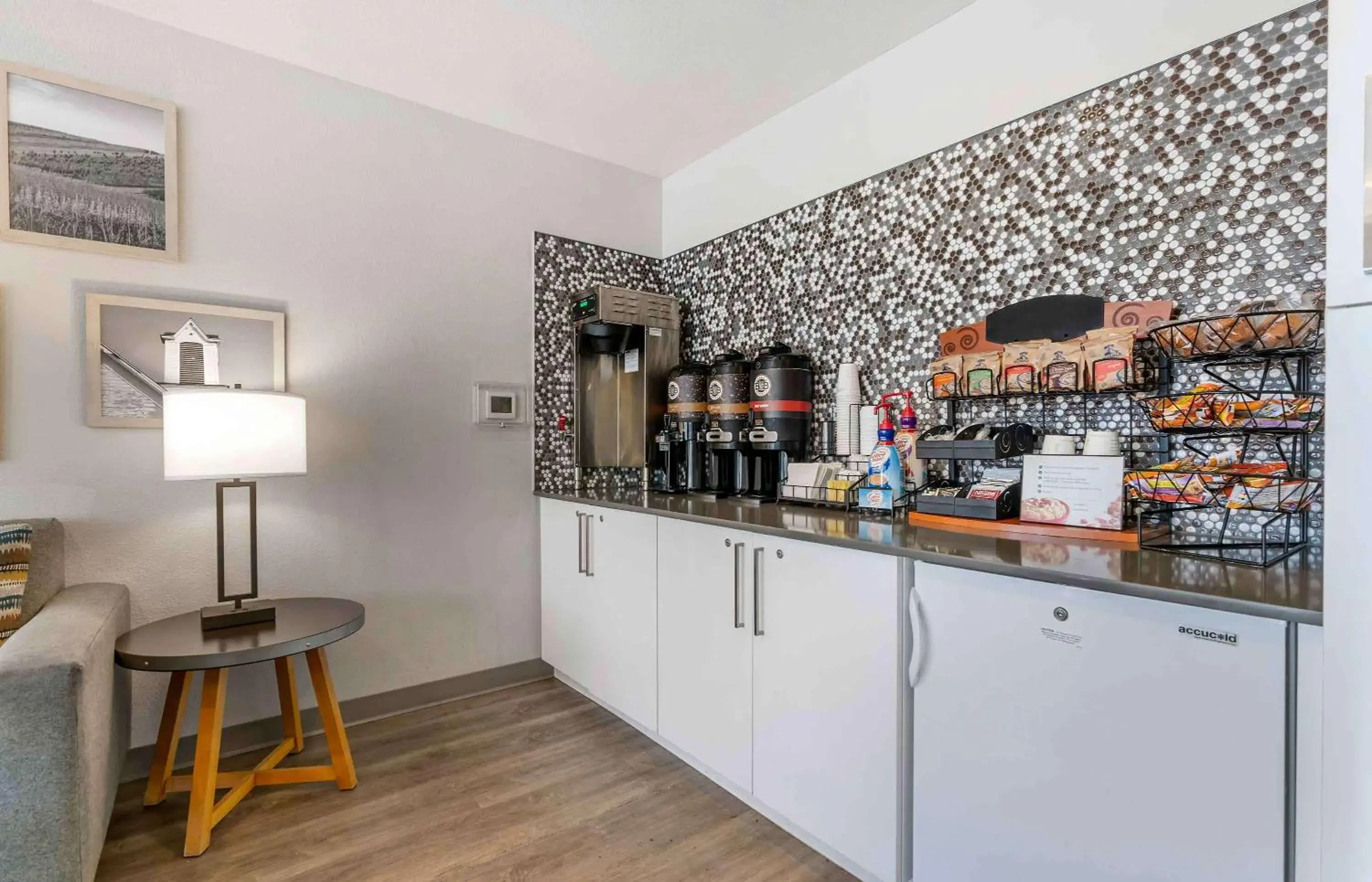 Breakfast in Extended Stay America Suites - Portland - East Breakfast in Extended Stay America Suites - Portland - East