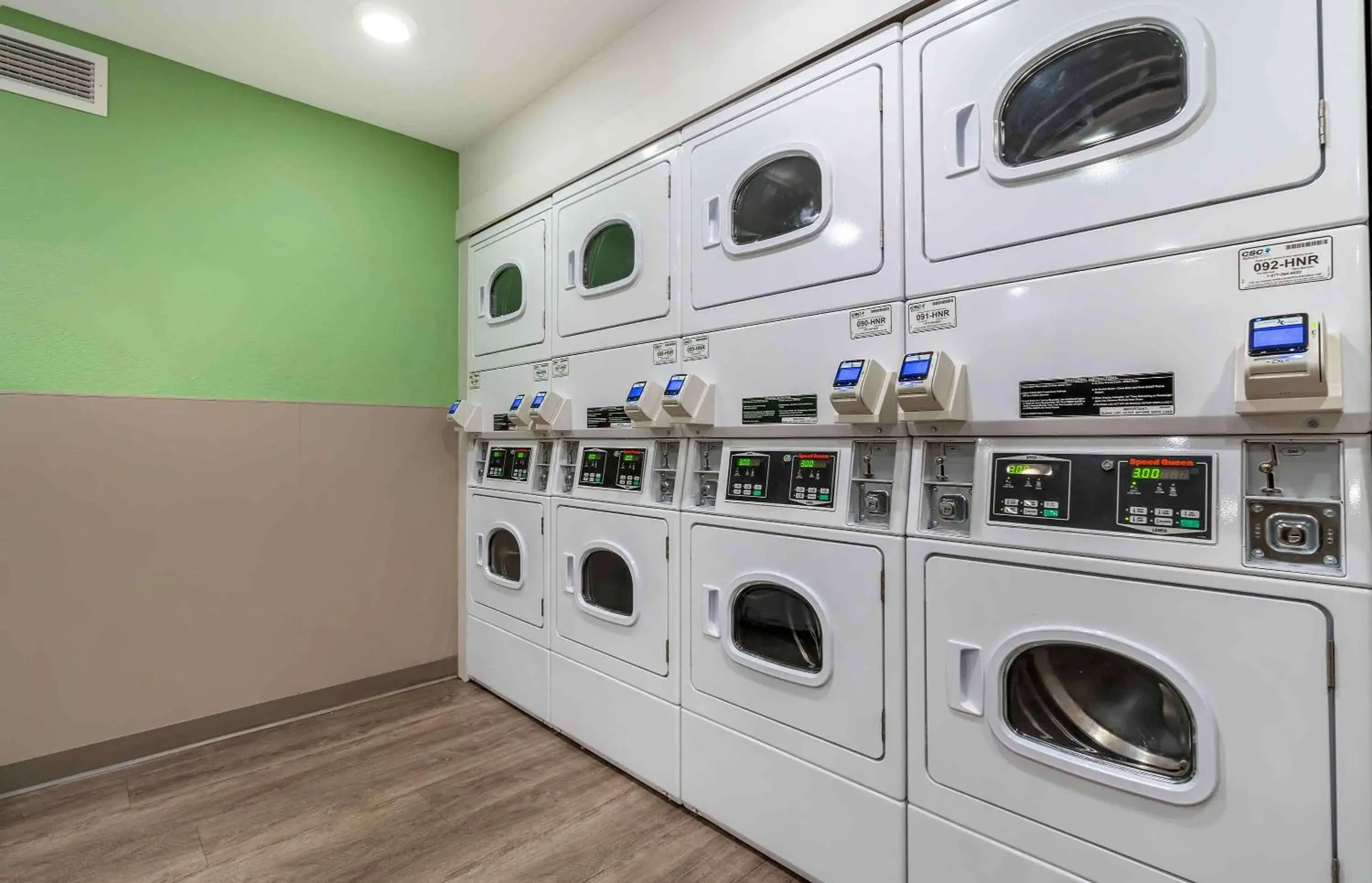 Property building in Extended Stay America Suites - Portland - East Property building in Extended Stay America Suites - Portland - East