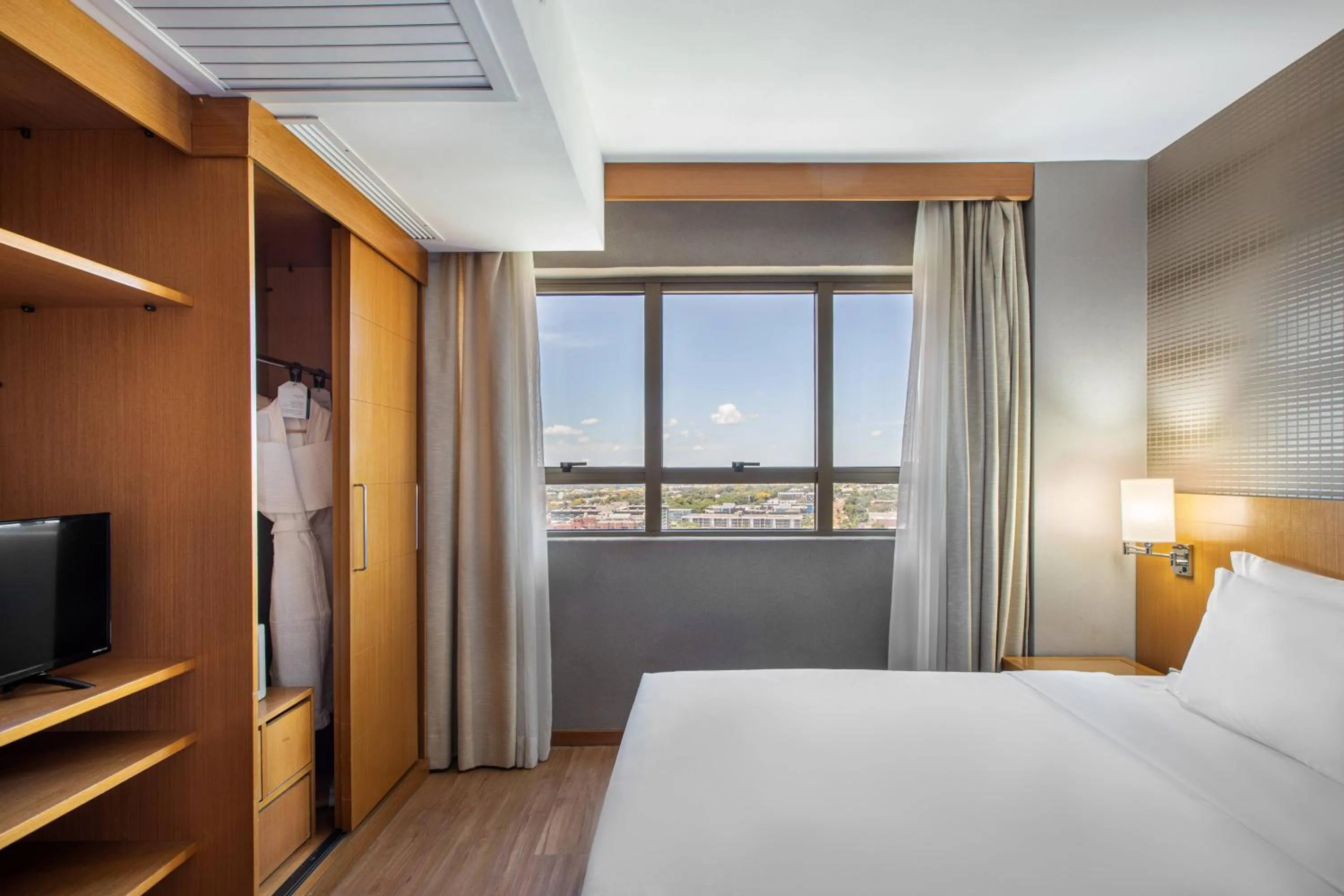 Property building, Bed in Hotel Brasil 21 Suites Affiliated by Meliá