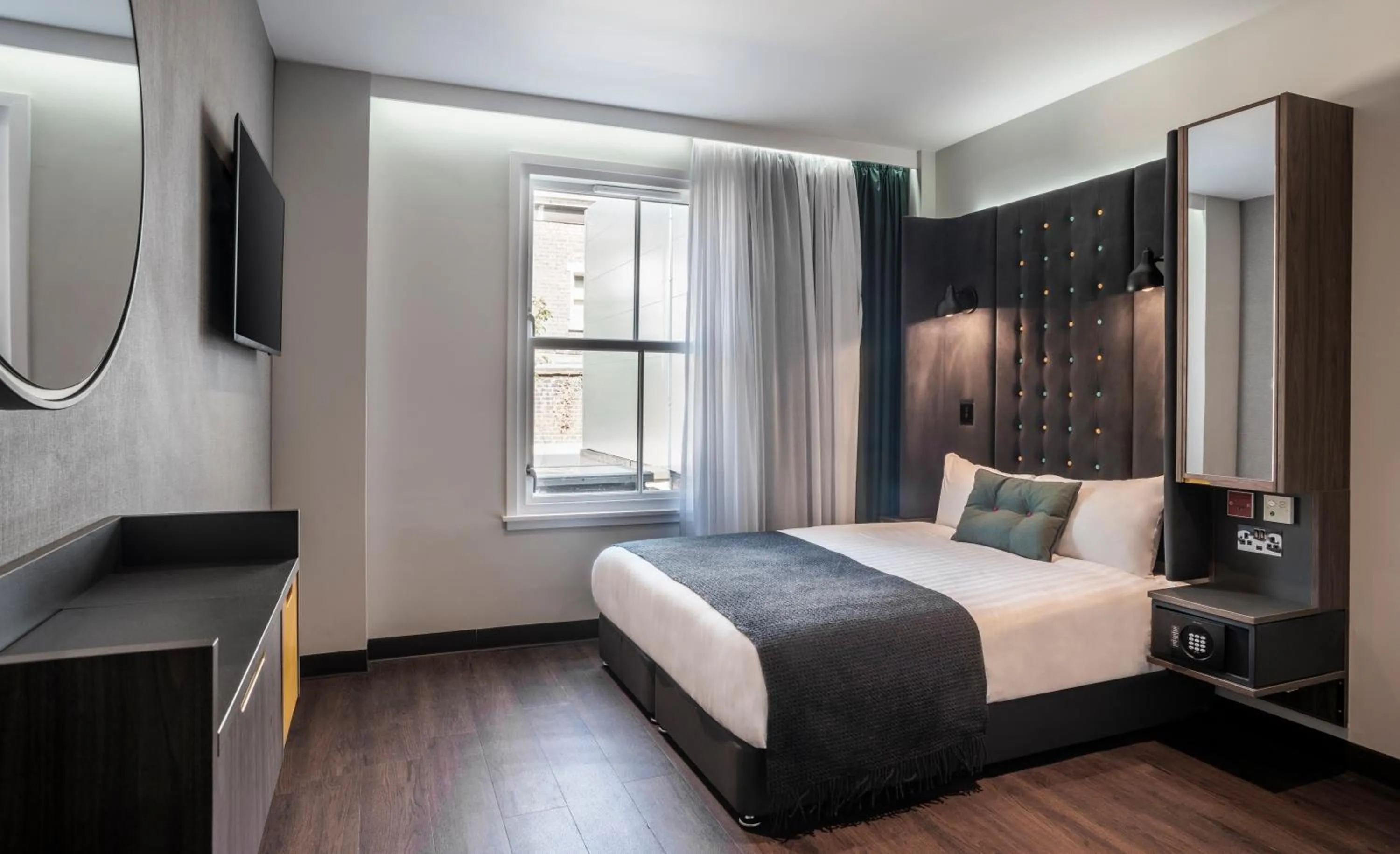 Bedroom, Bed in Point A Kensington Olympia