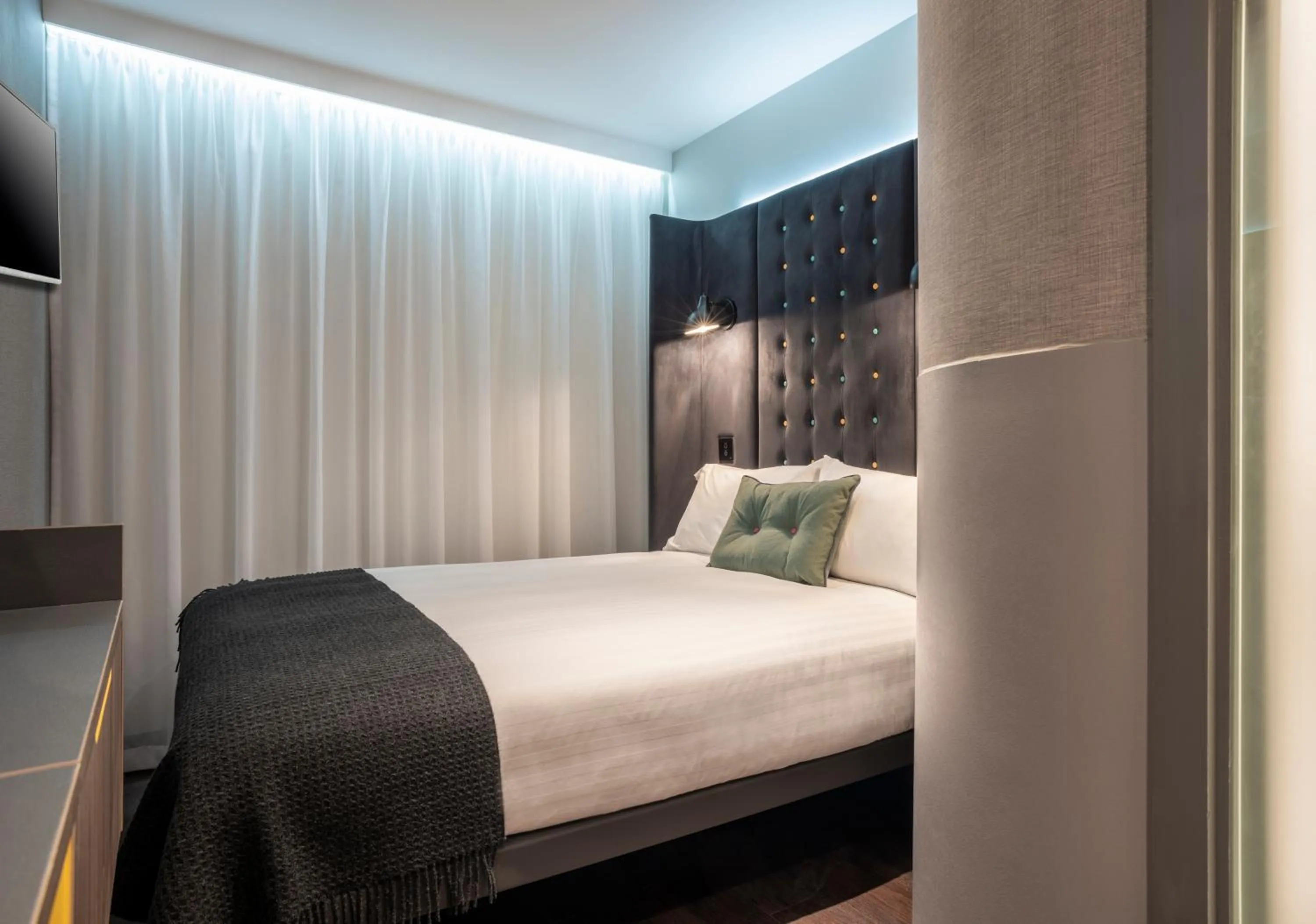 Bedroom, Bed in Point A Kensington Olympia