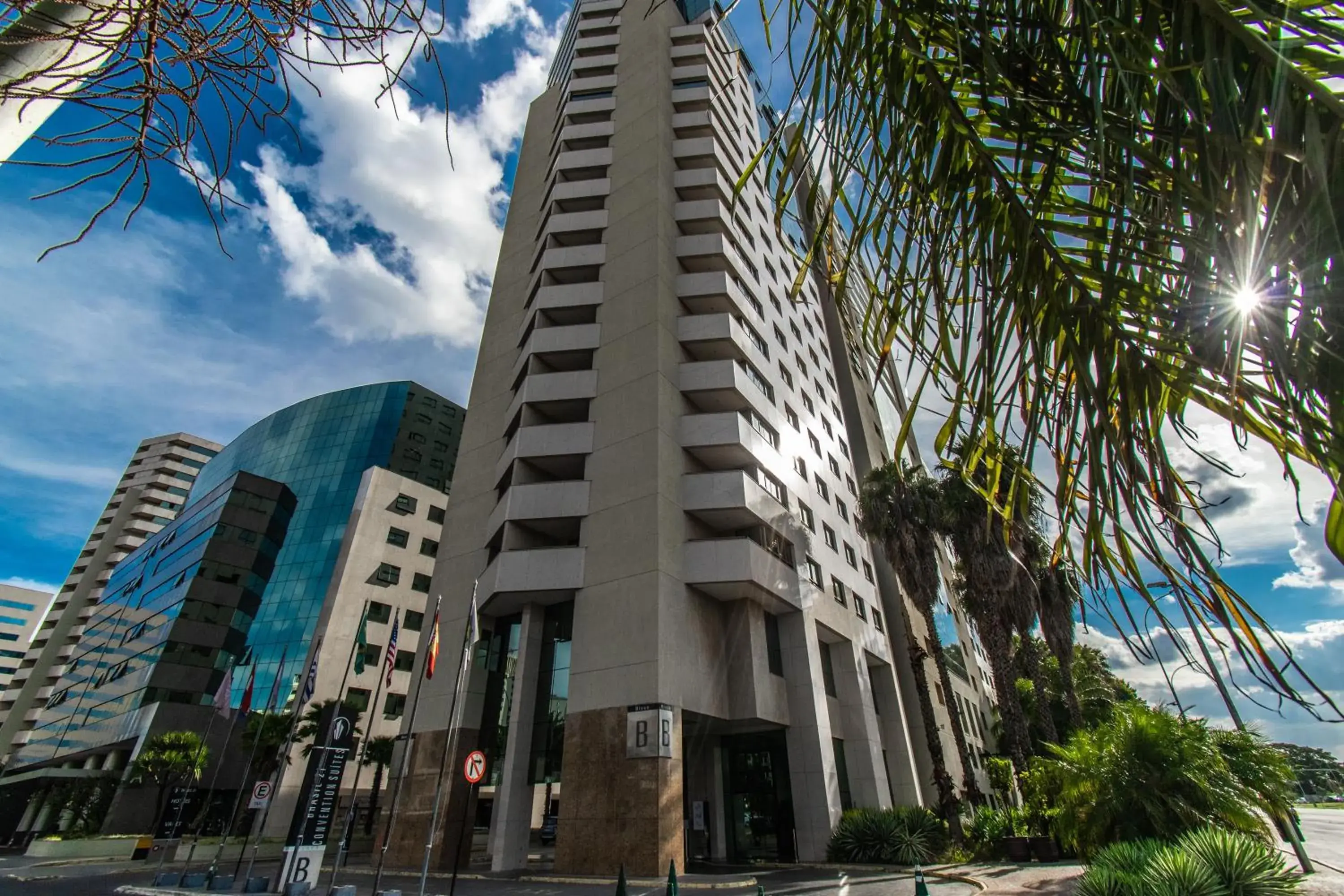 Facade/entrance in Brasil 21 Convention Affiliated by Meliá Facade/entrance in Brasil 21 Convention Affiliated by Meliá