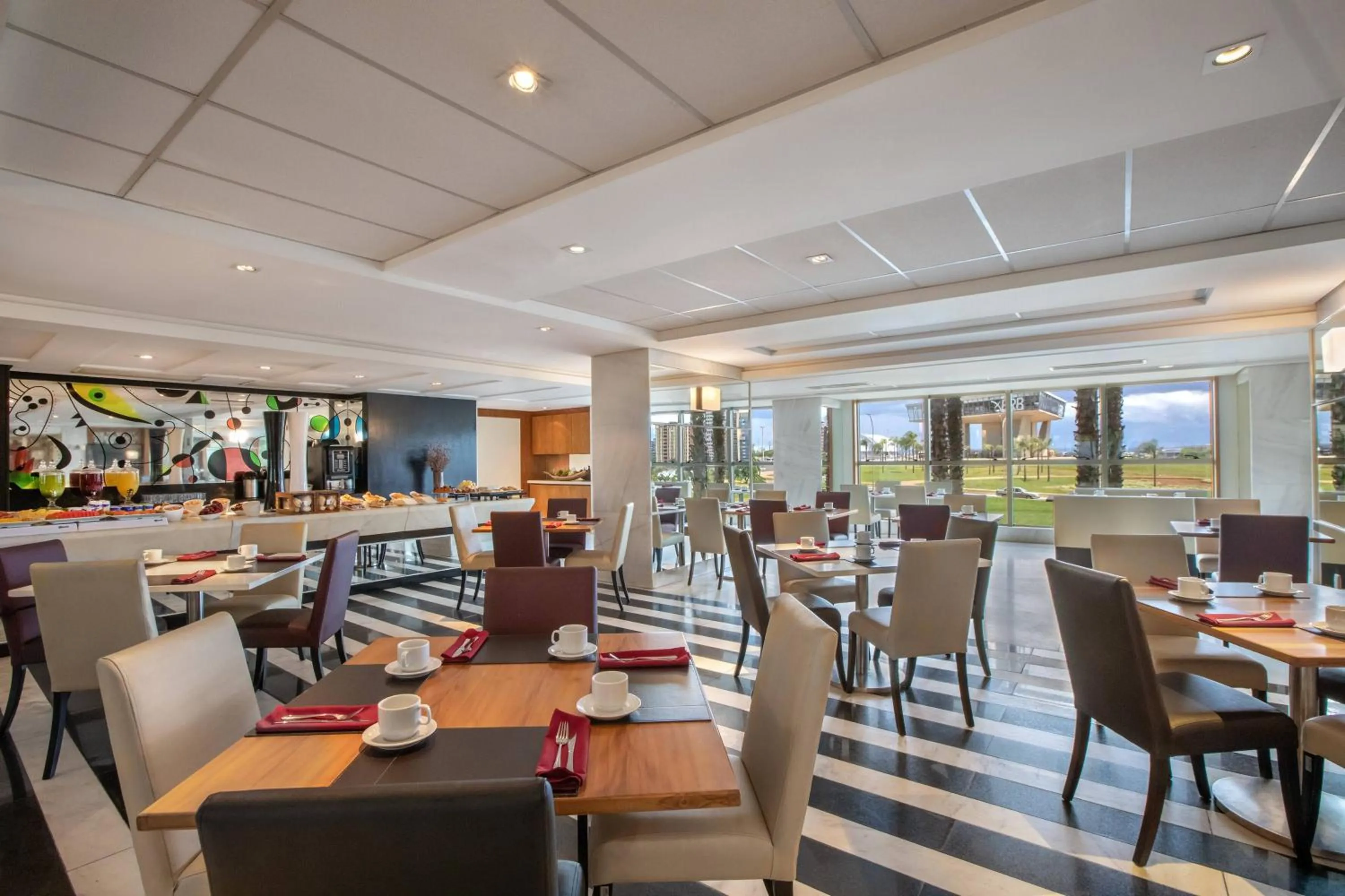 Restaurant/places to eat in Hotel Brasil 21 Convention Affiliated by Meliá