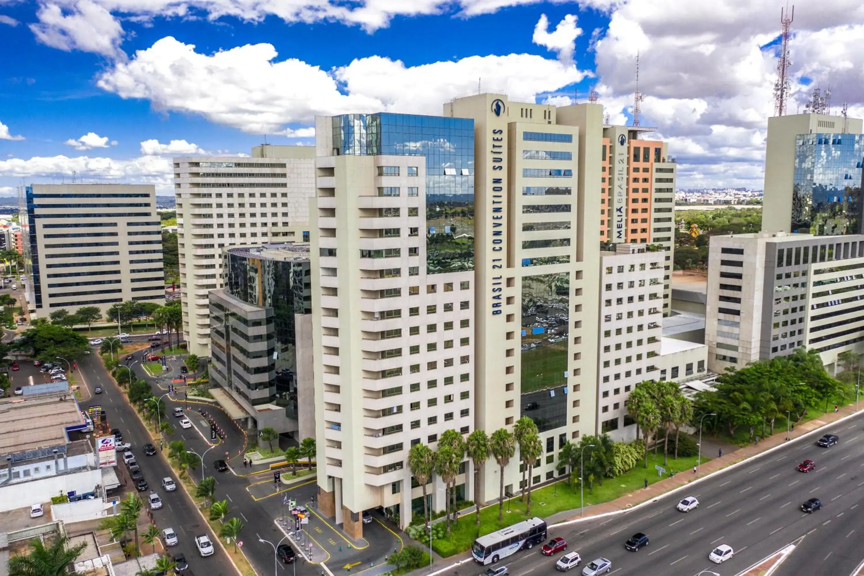 Facade/entrance in Brasil 21 Convention Affiliated by Meliá Facade/entrance in Brasil 21 Convention Affiliated by Meliá