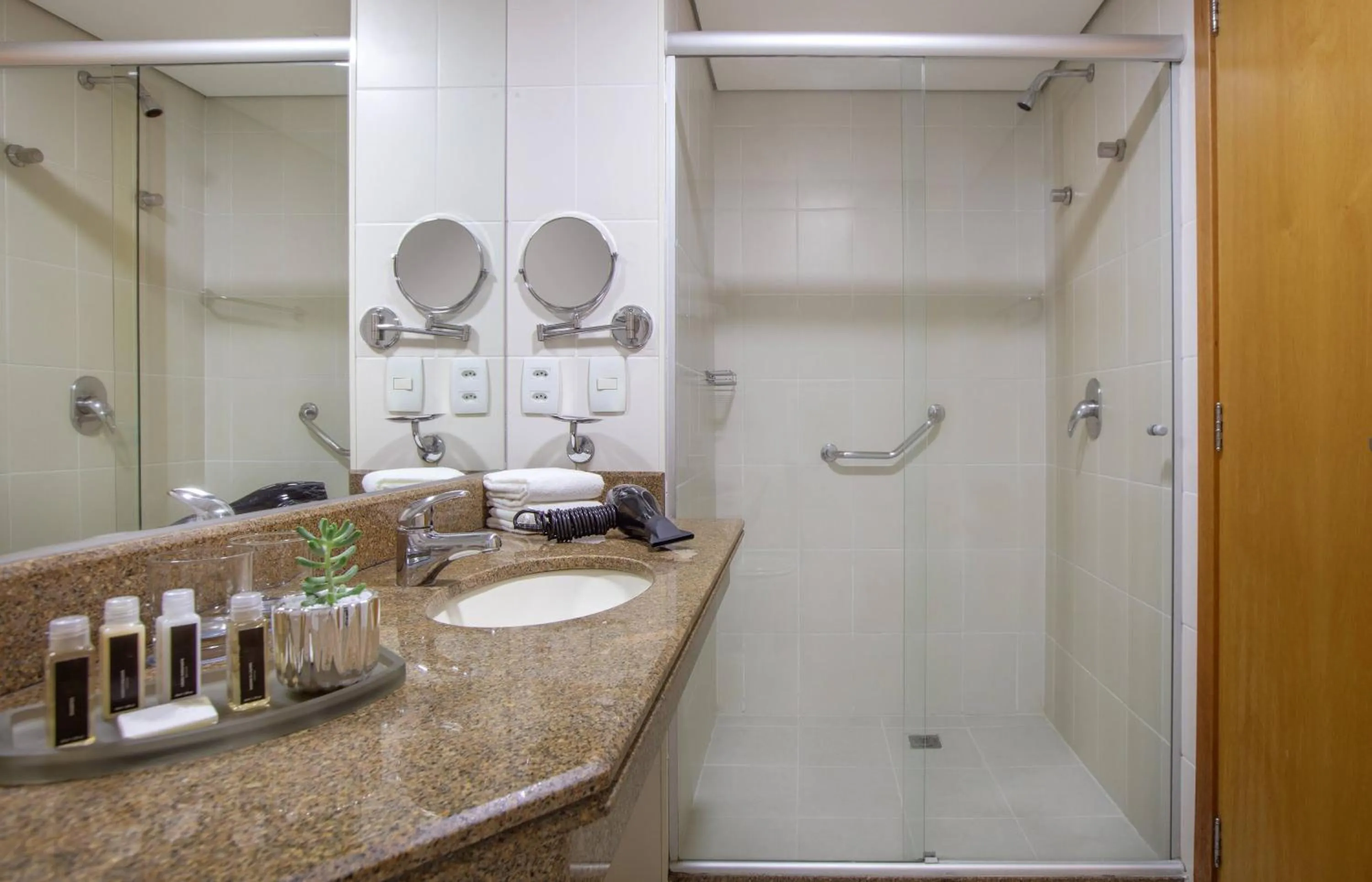 Shower in Hotel Brasil 21 Convention Affiliated by Meliá