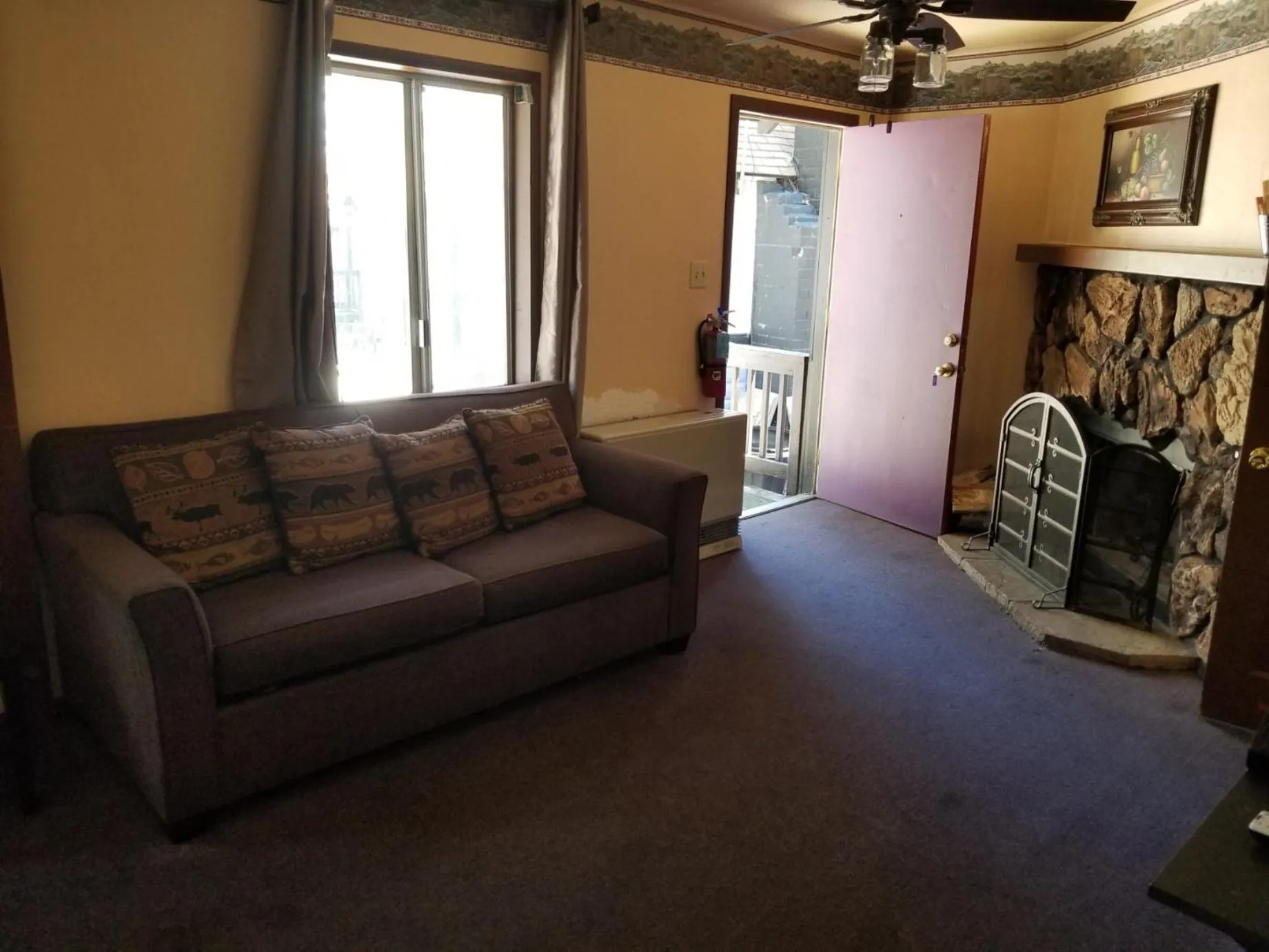 Living room in Timberline Lodge