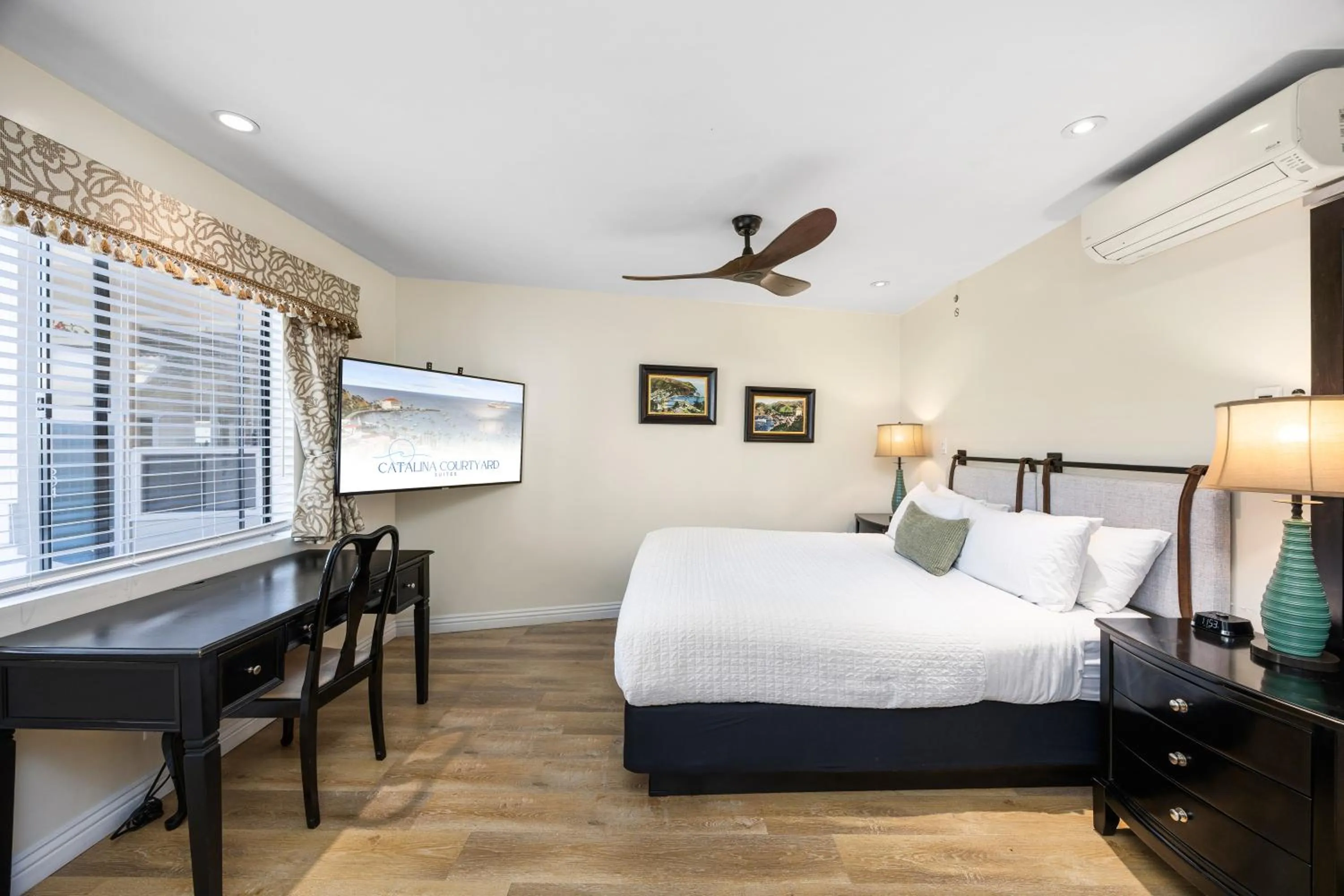 Bedroom, Bed in Catalina Courtyard Suites