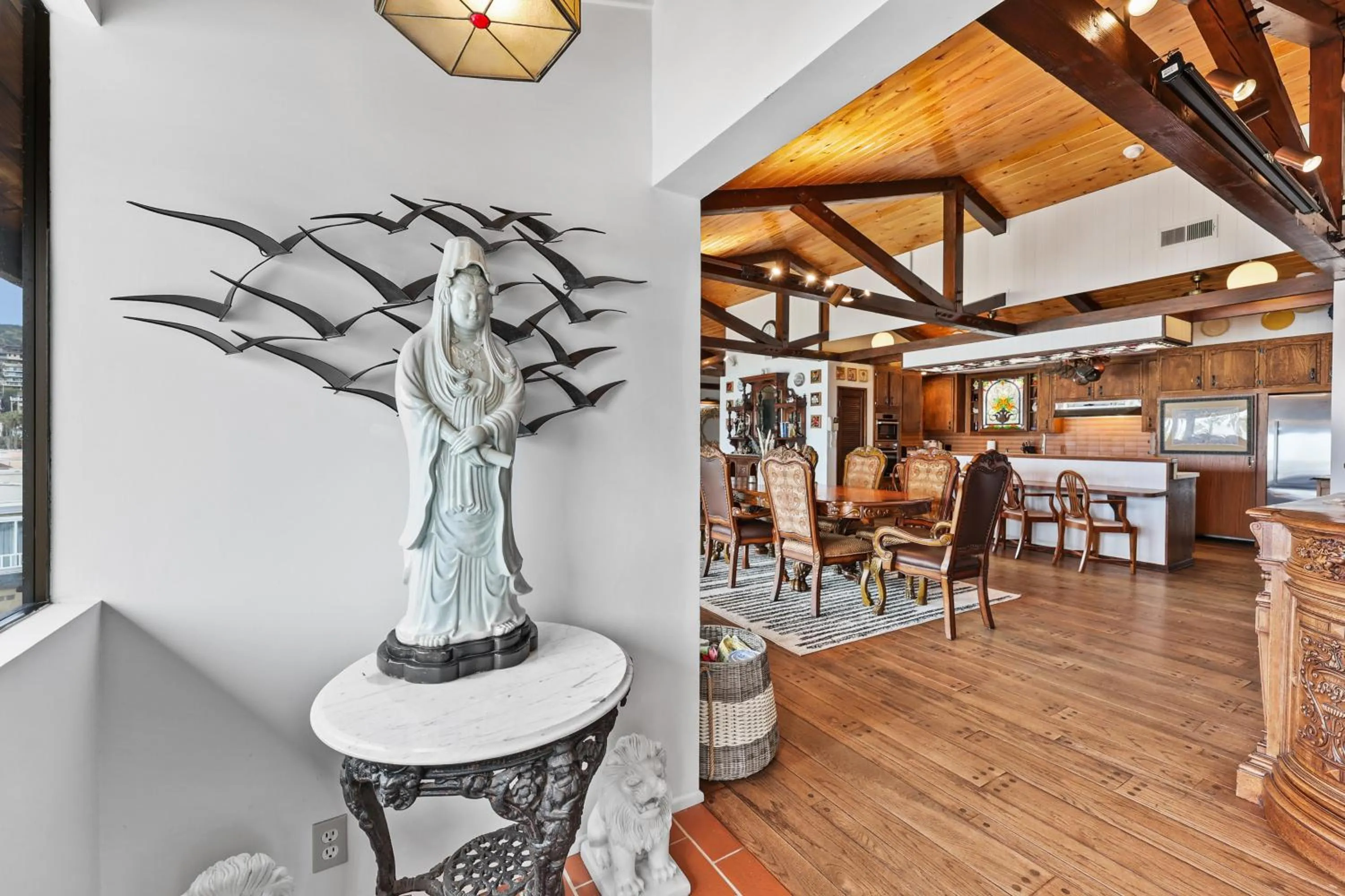 Facade/entrance in Catalina Courtyard Suites