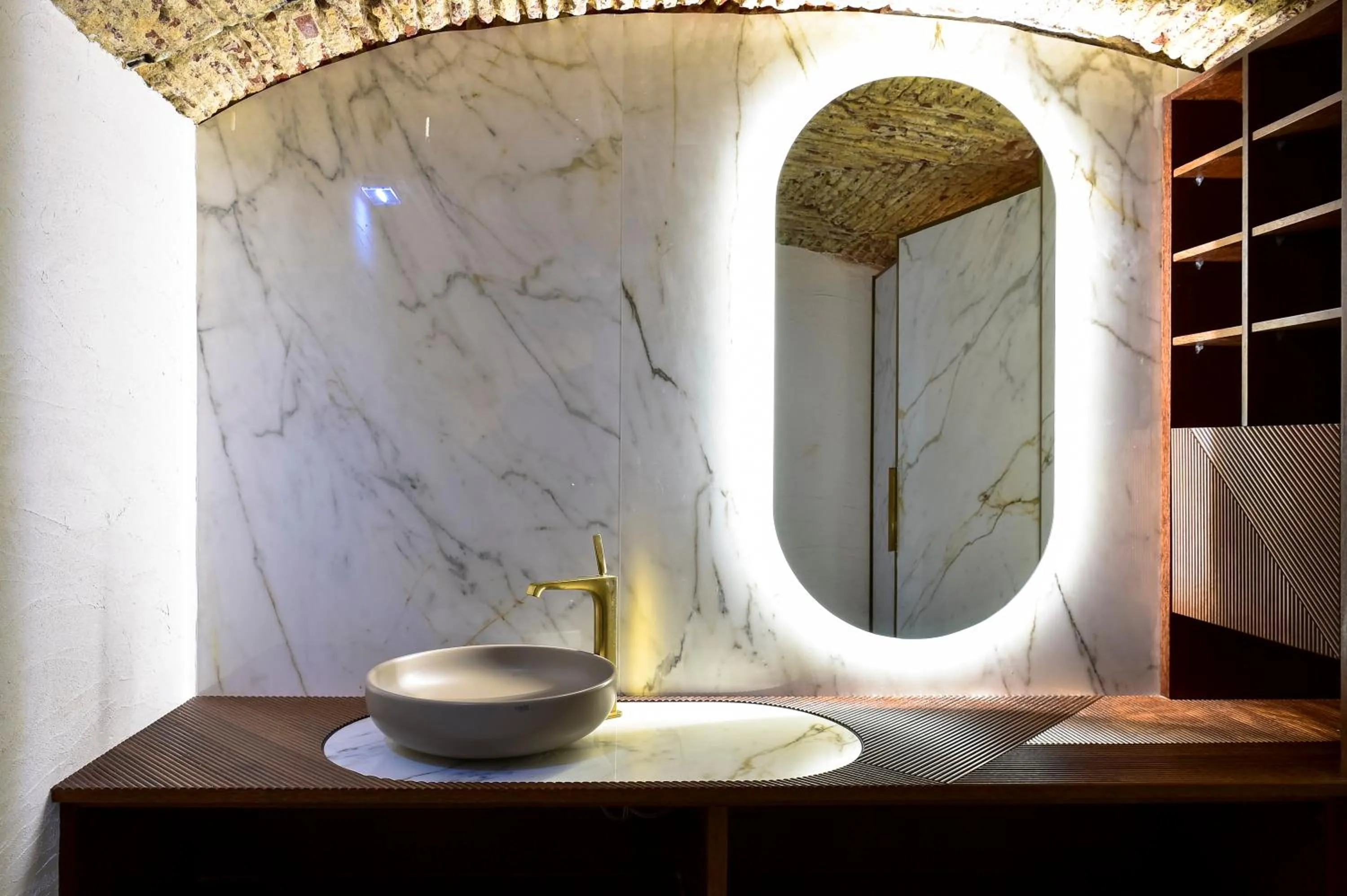 Bathroom in My Story Hotel Figueira