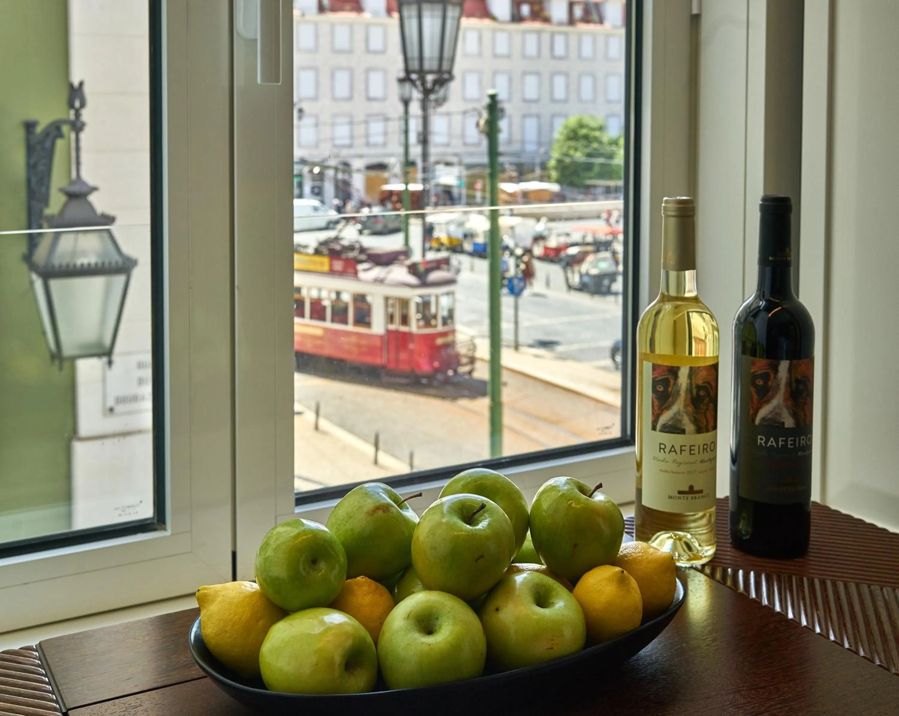 Food and drinks in My Story Hotel Figueira