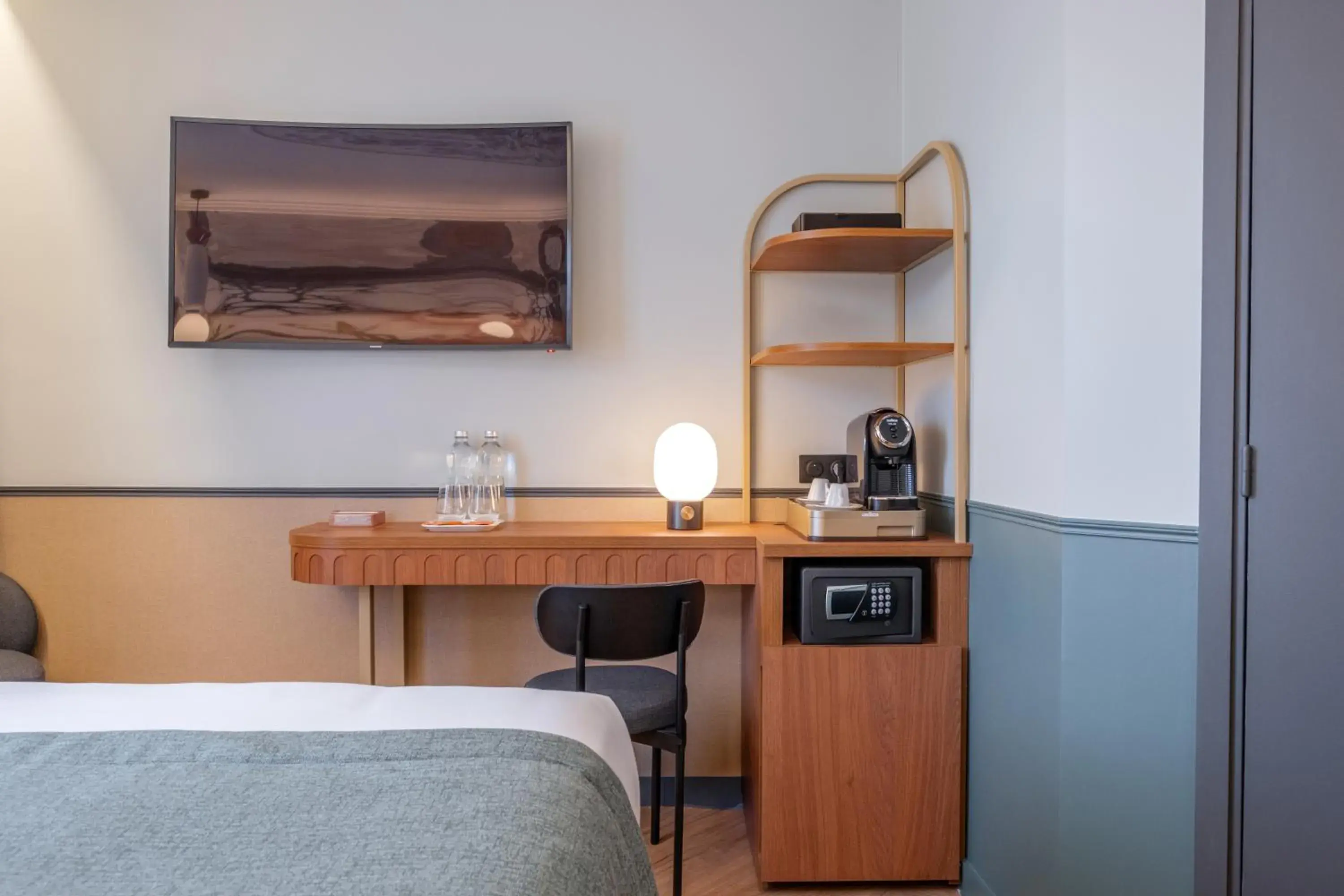 Bedroom, Bed in Grand Hotel Saint Michel Bedroom, Bed in Grand Hotel Saint Michel