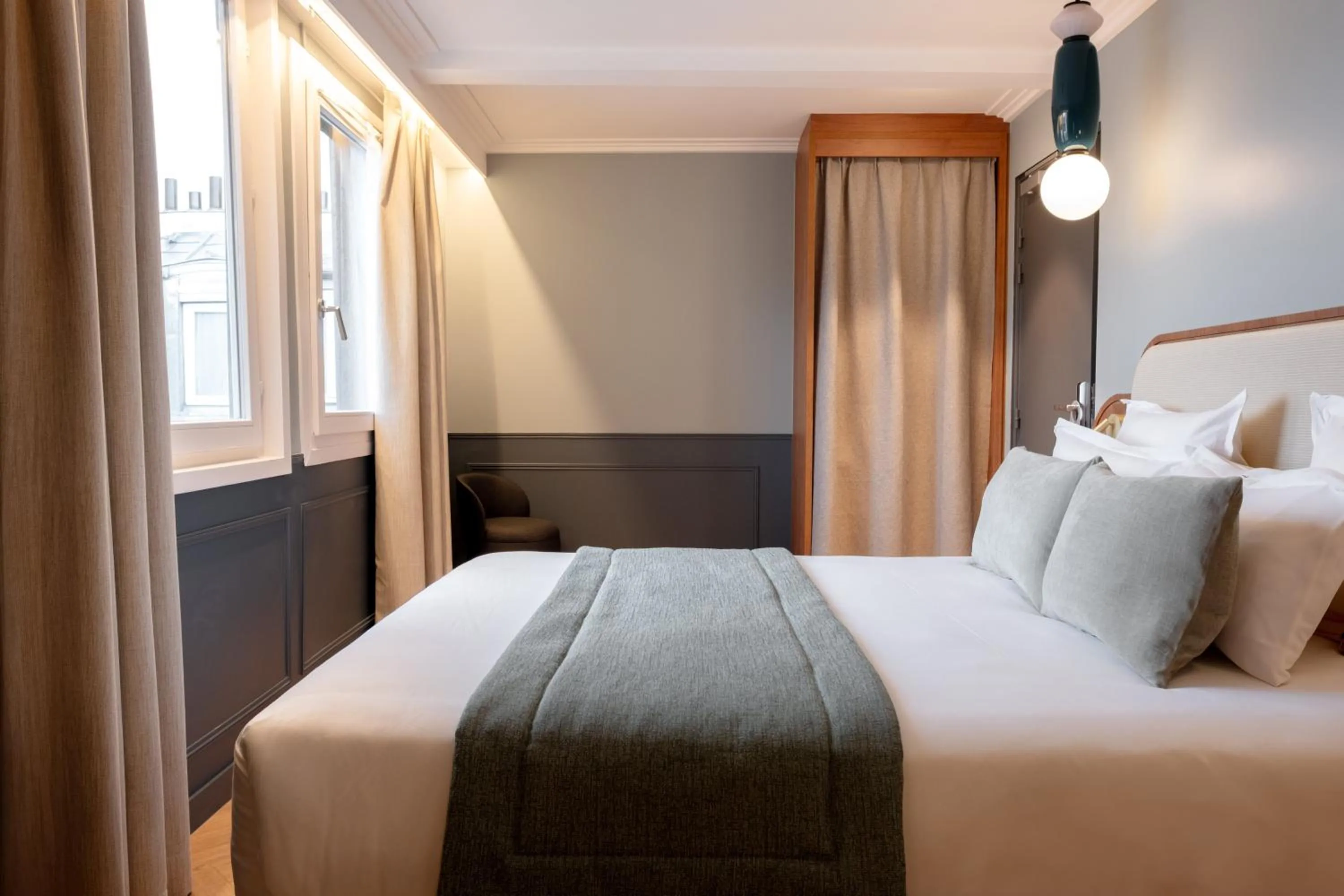 Bed in Grand Hotel Saint Michel