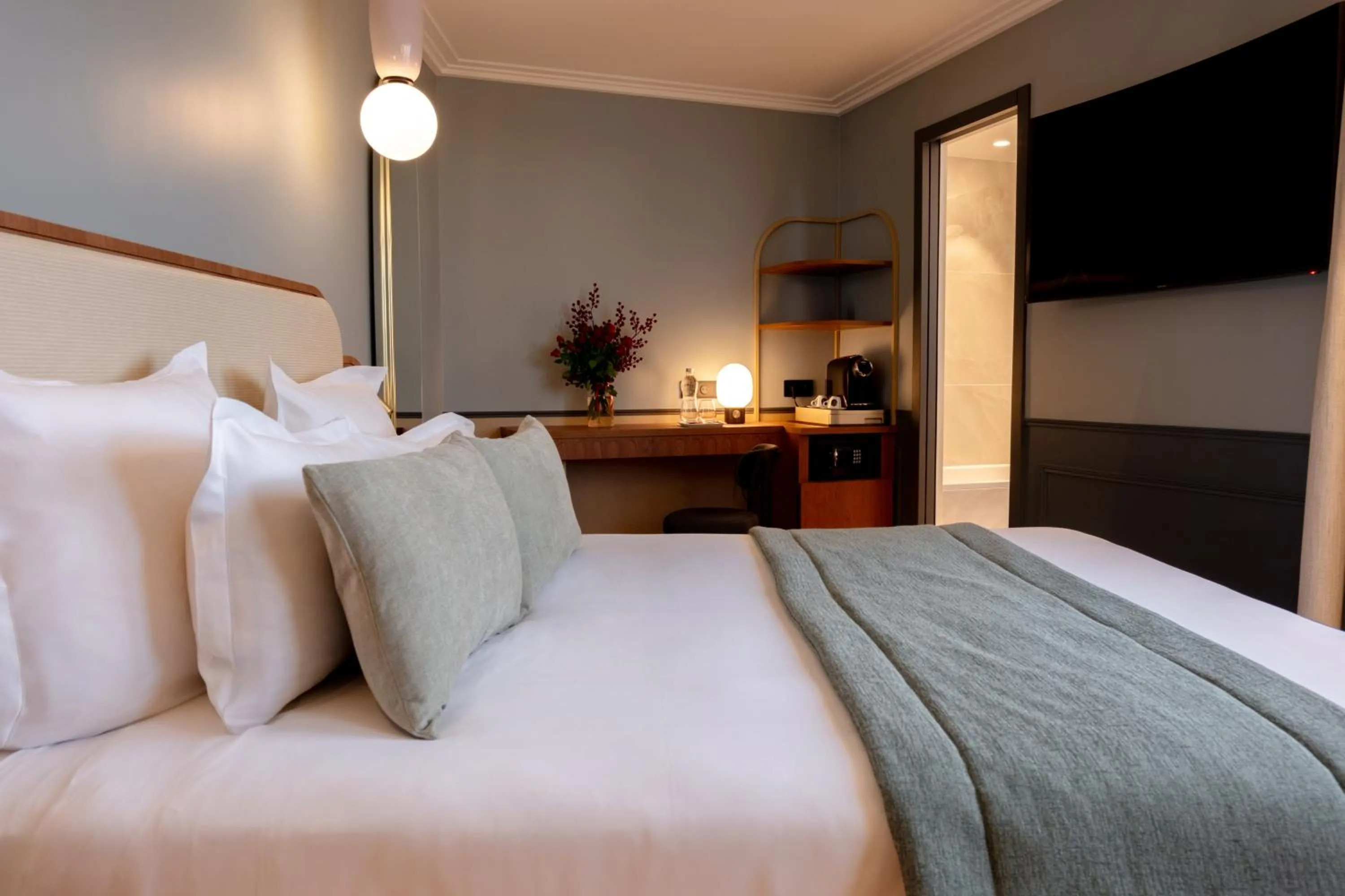 Bed in Grand Hotel Saint Michel