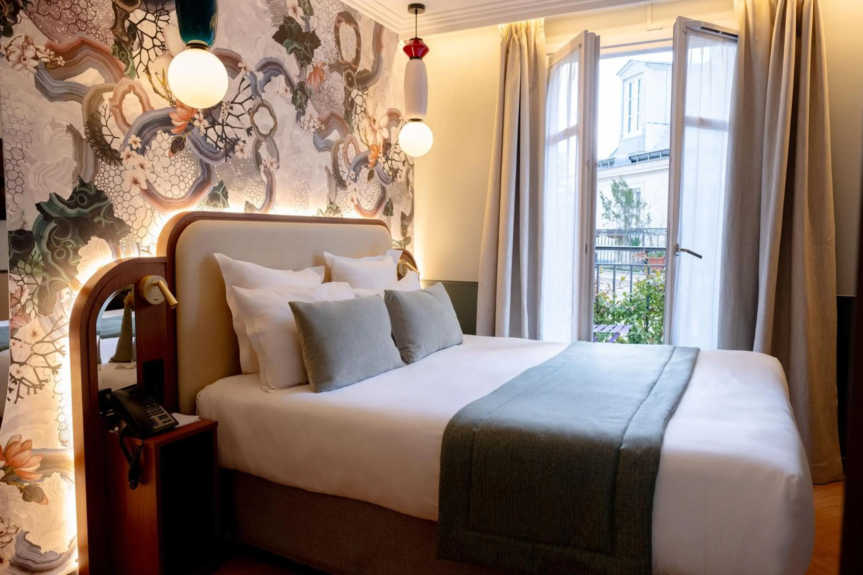 Photo of the whole room, Bed in Grand Hotel Saint Michel