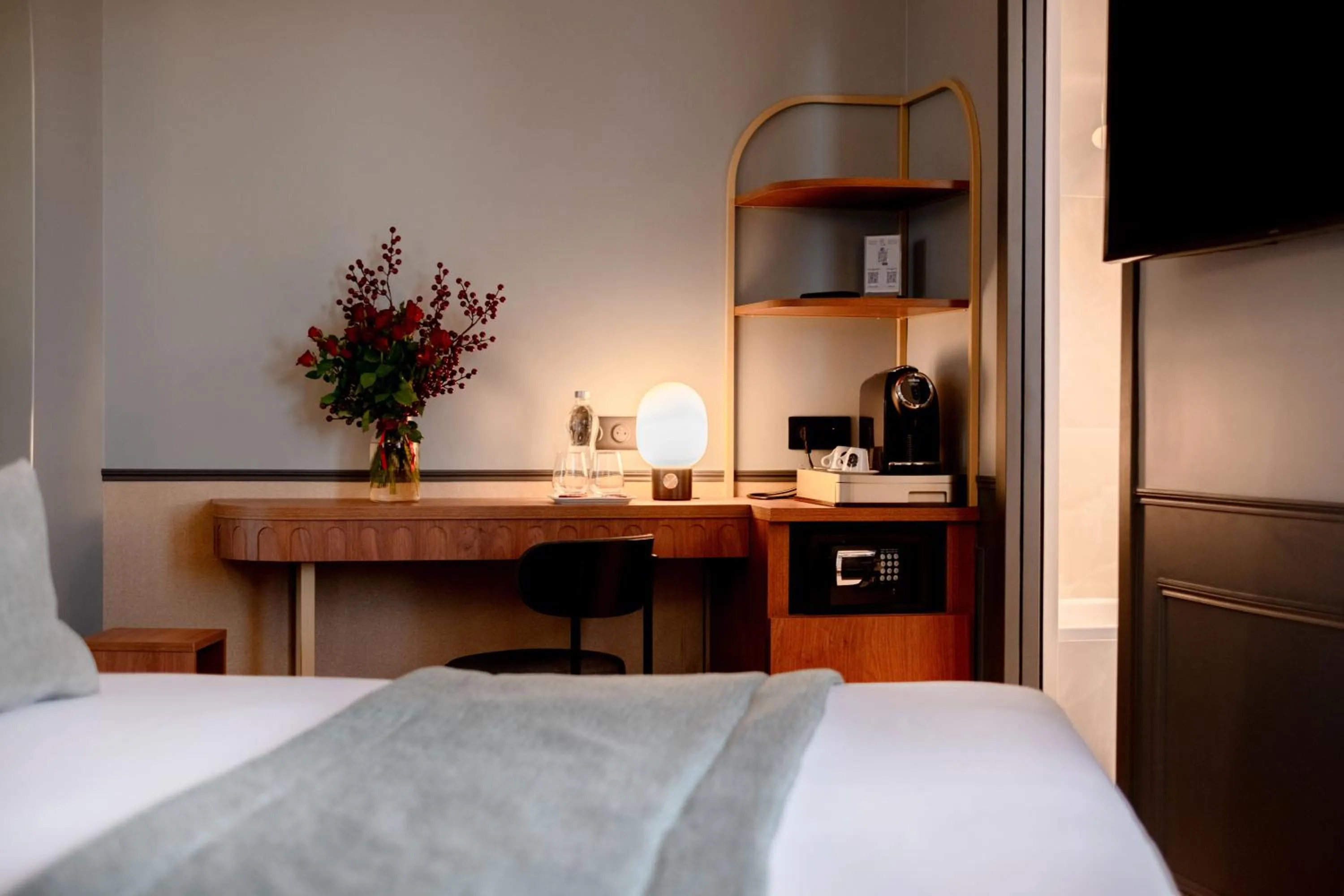 Photo of the whole room, Bed in Grand Hotel Saint Michel