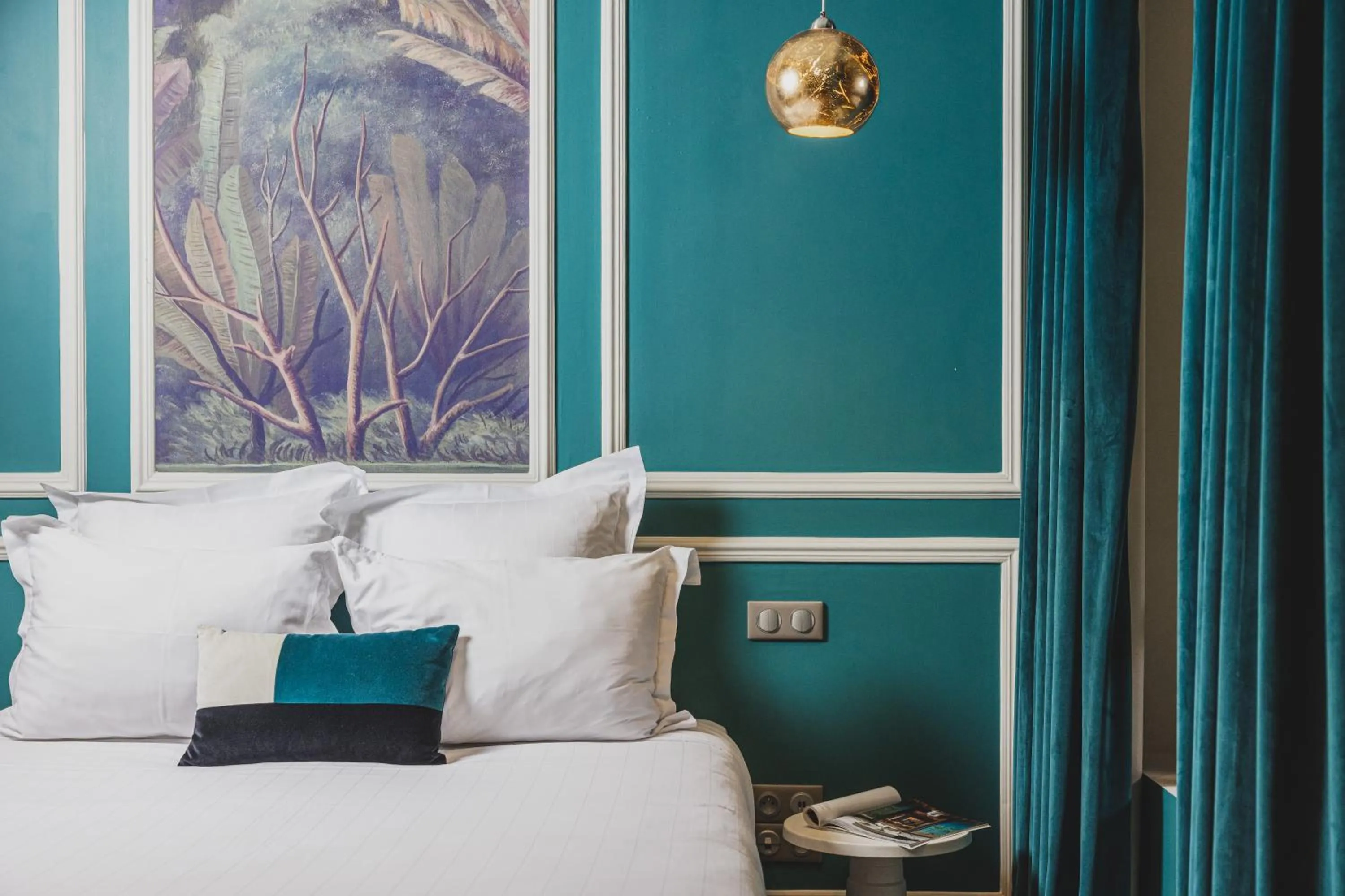 Bedroom, Bed in Hôtel Singulier Bordeaux - Boutique Hôtel & Spa Anne Semonin