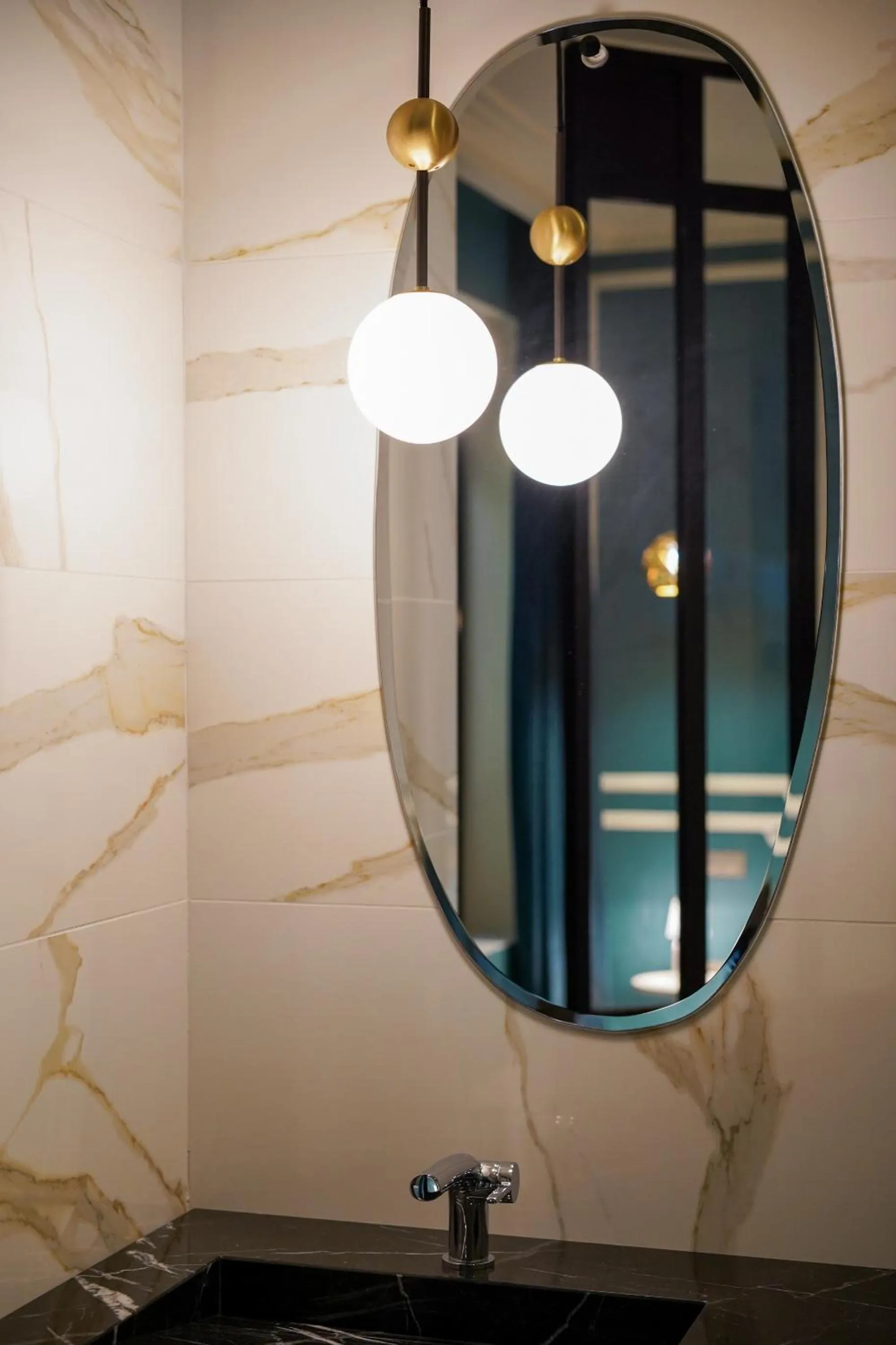 Shower in Hôtel Singulier Bordeaux - Boutique Hôtel & Spa Anne Semonin