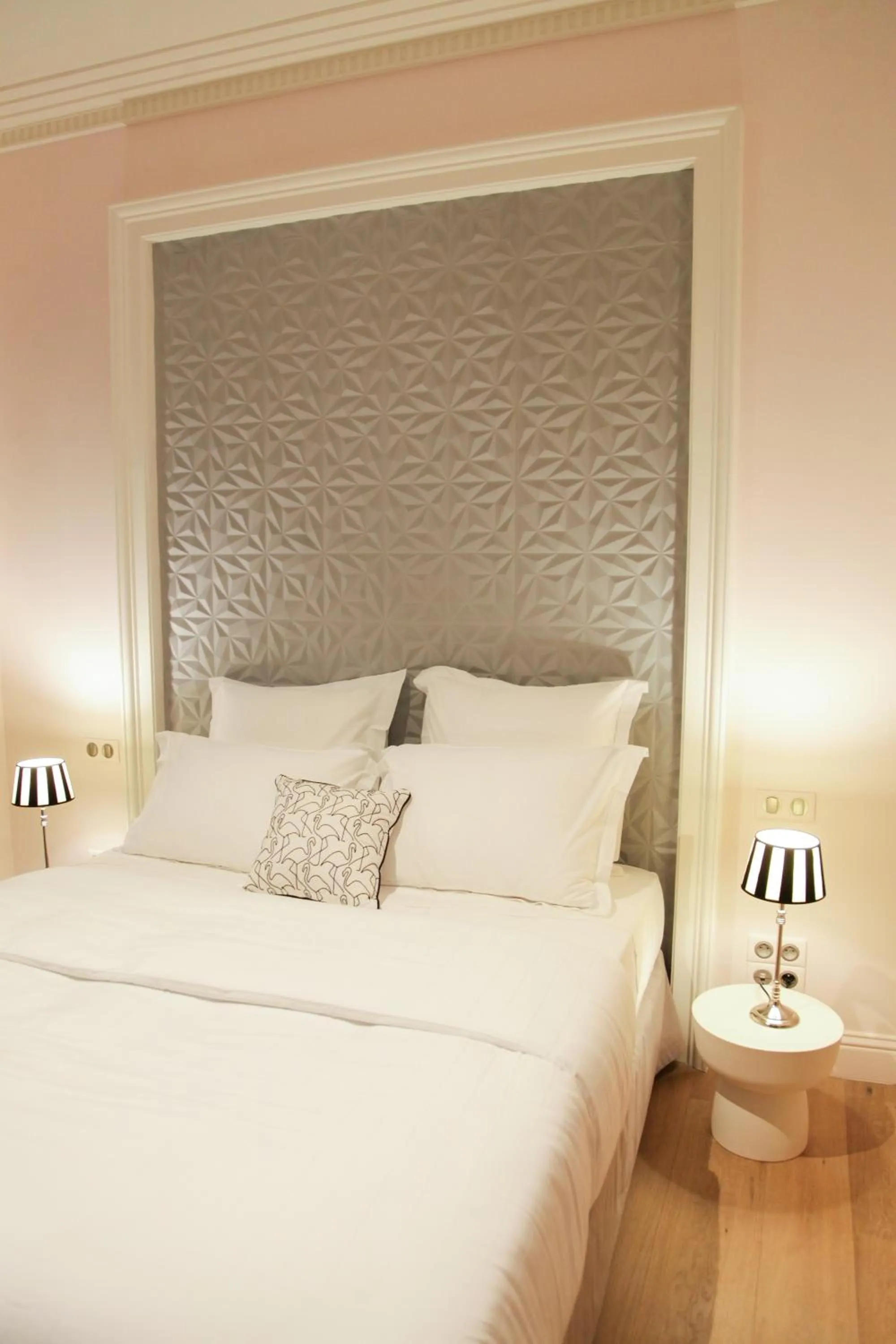 Bed in Hôtel Singulier Bordeaux - Boutique Hôtel & Spa Anne Semonin