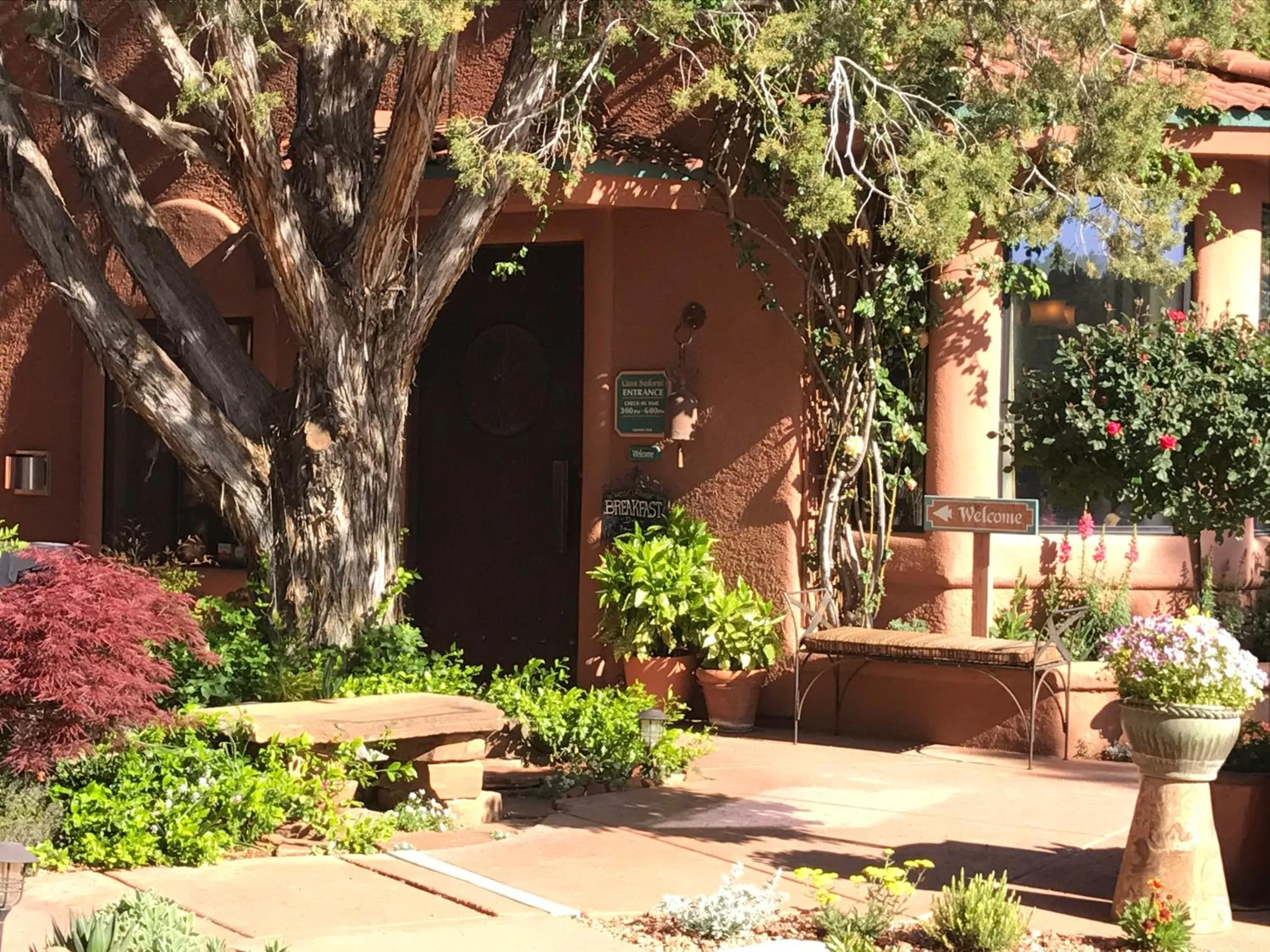 Facade/entrance in Casa Sedona Inn