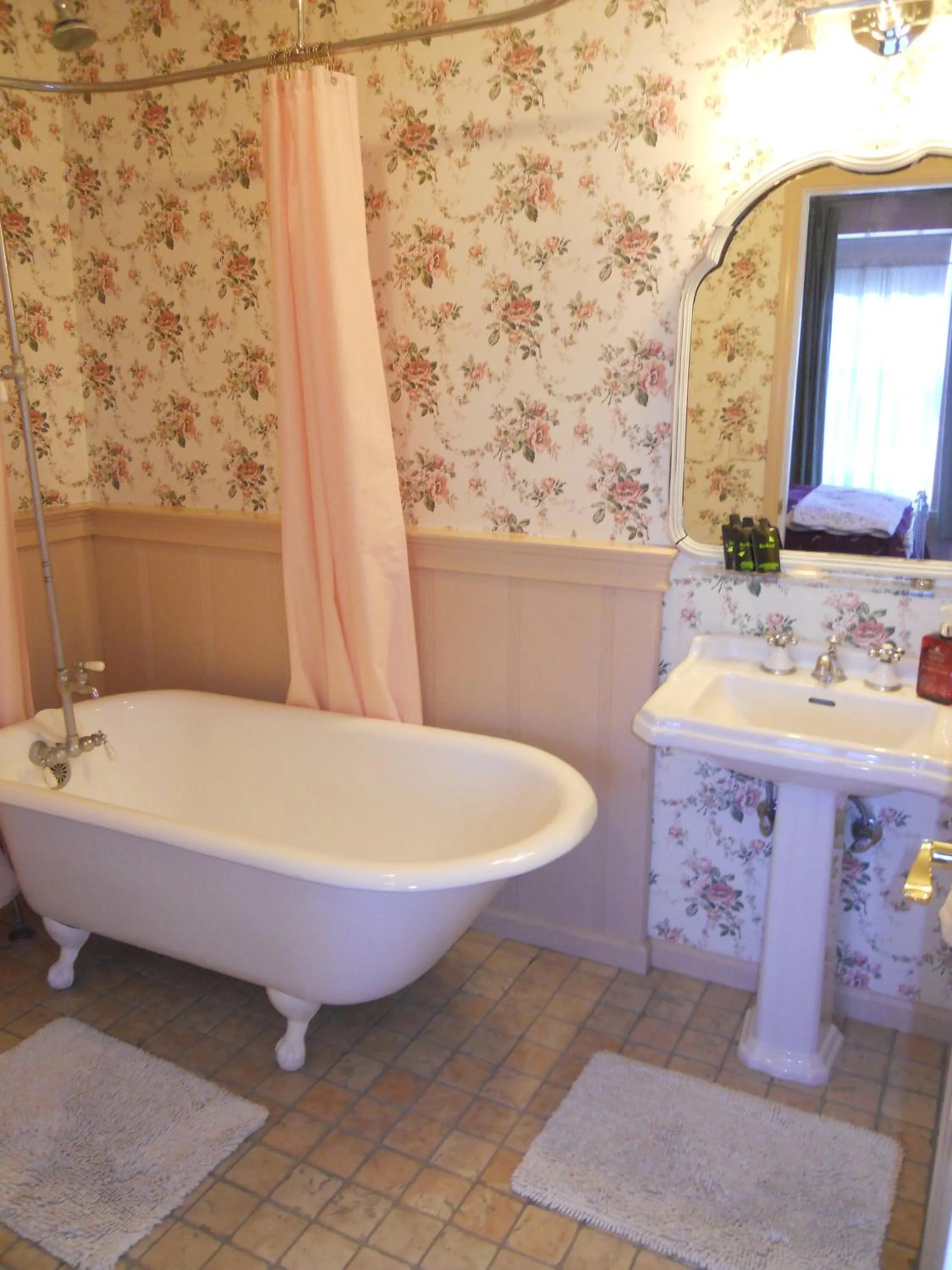 Pescadero Creek Inn
