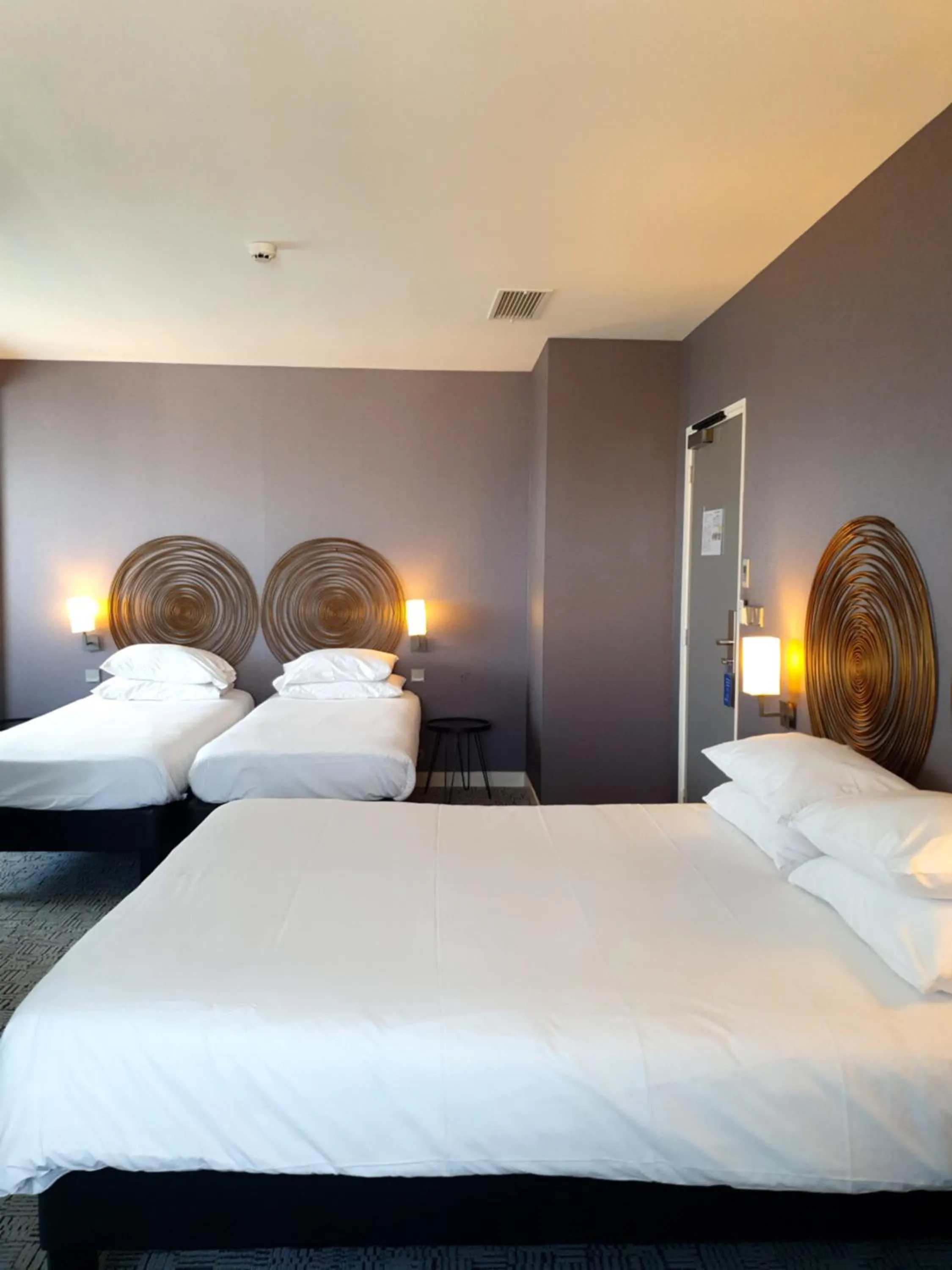 Family, Bed in Best Western Adagio Saumur