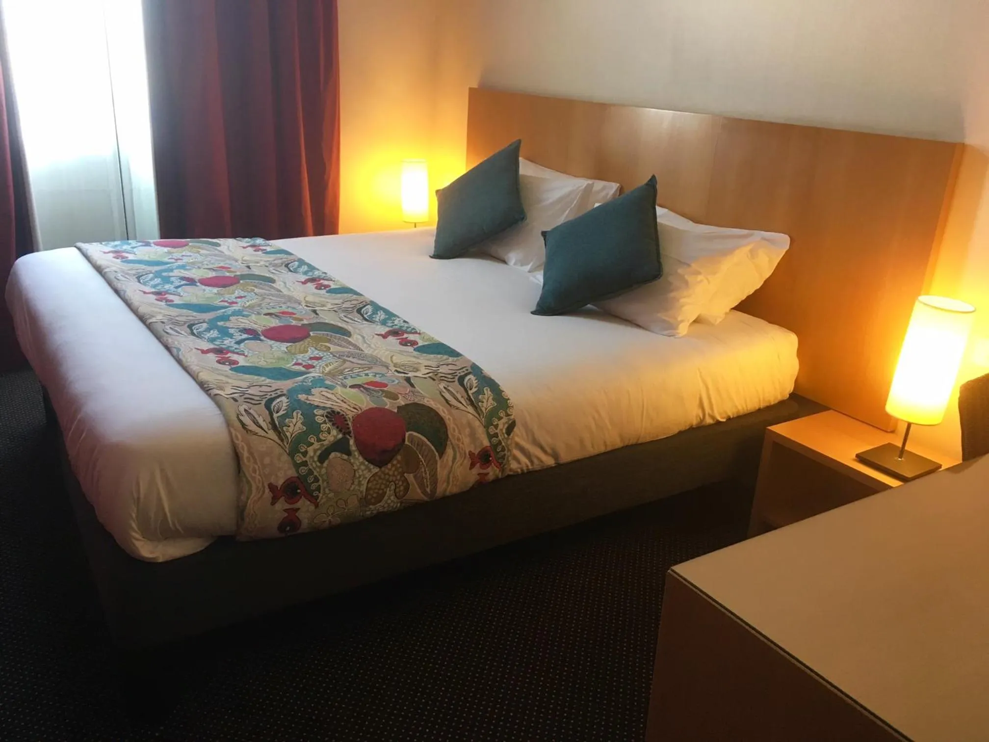 River view, Bed in Best Western Adagio Saumur