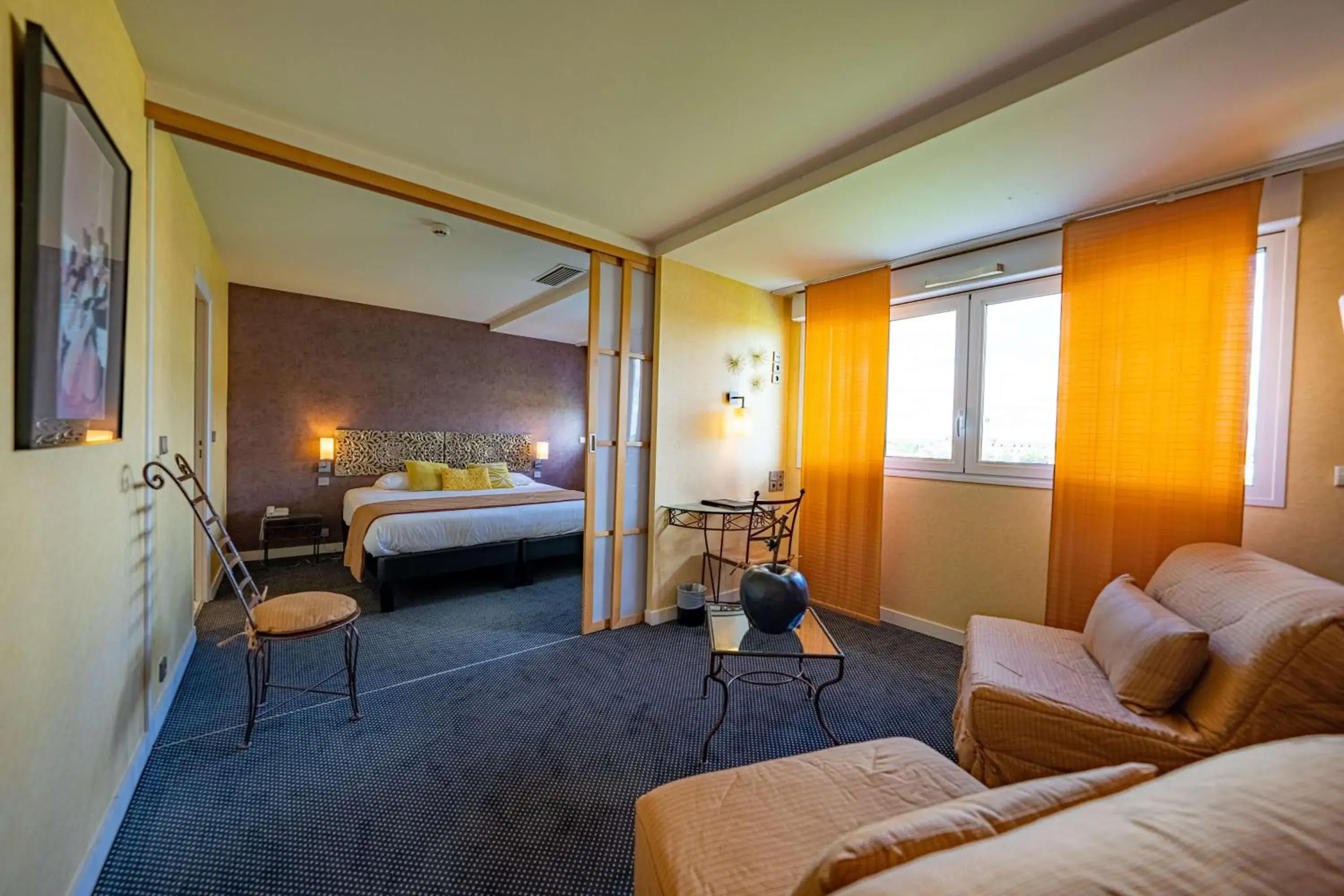 Photo of the whole room, Bed in Best Western Adagio Saumur Photo of the whole room, Bed in Best Western Adagio Saumur