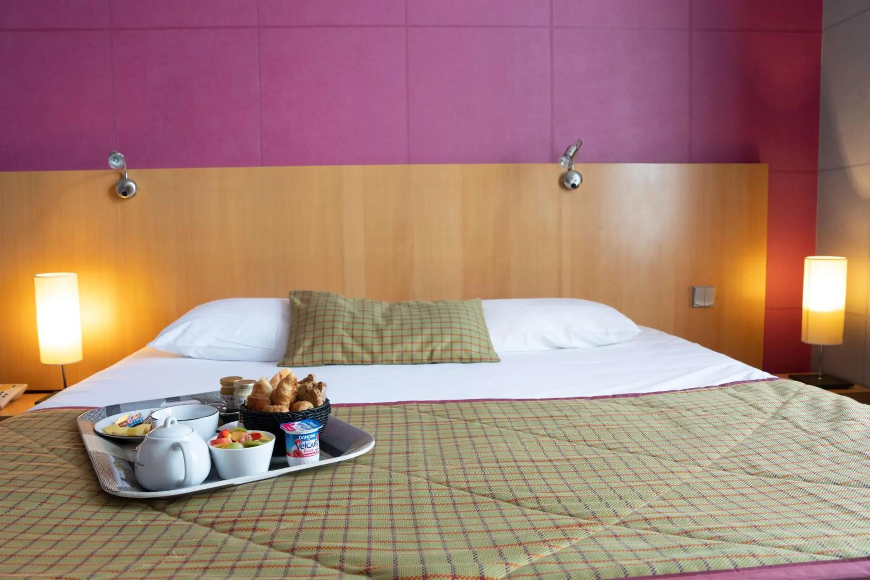 Bedroom, Bed in Best Western Adagio Saumur Bedroom, Bed in Best Western Adagio Saumur