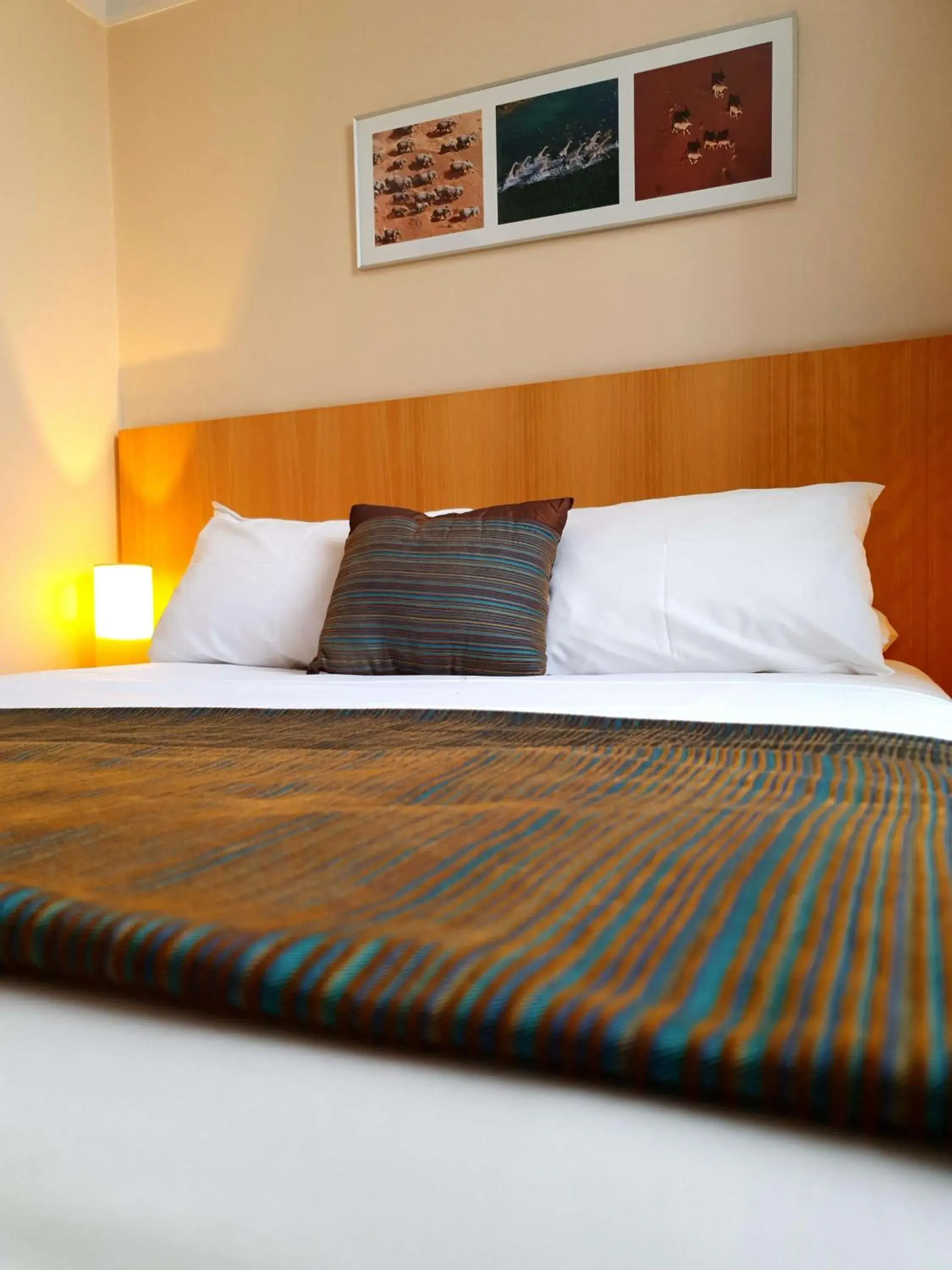 Comfort Double Room with Courtyard View in Best Western Adagio Saumur Comfort Double Room with Courtyard View in Best Western Adagio Saumur