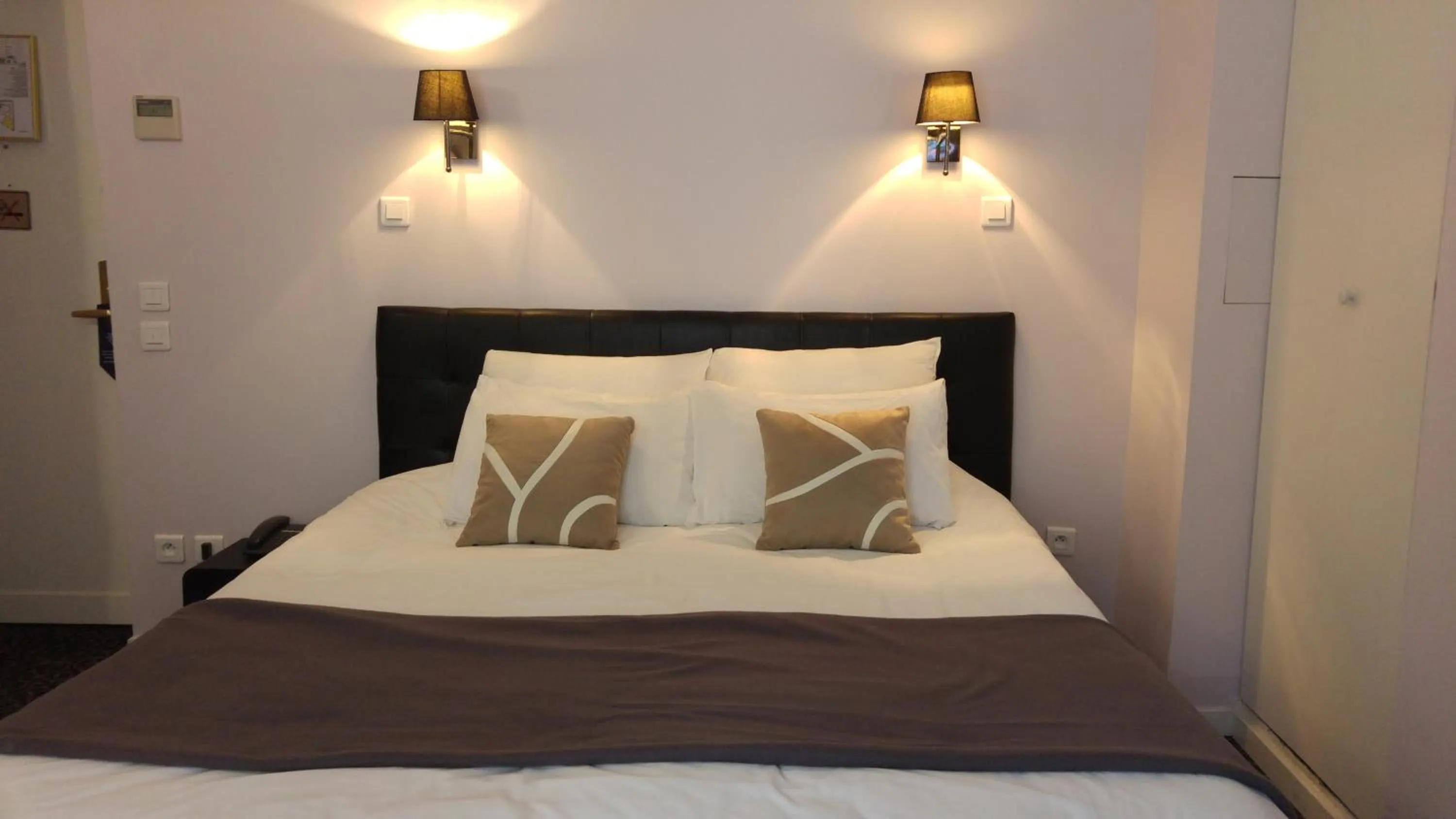 Bed in Prince Monceau