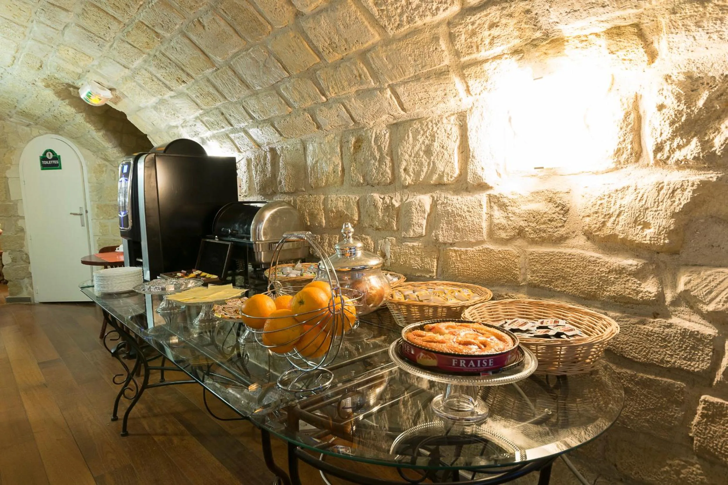 Breakfast in Prince Monceau