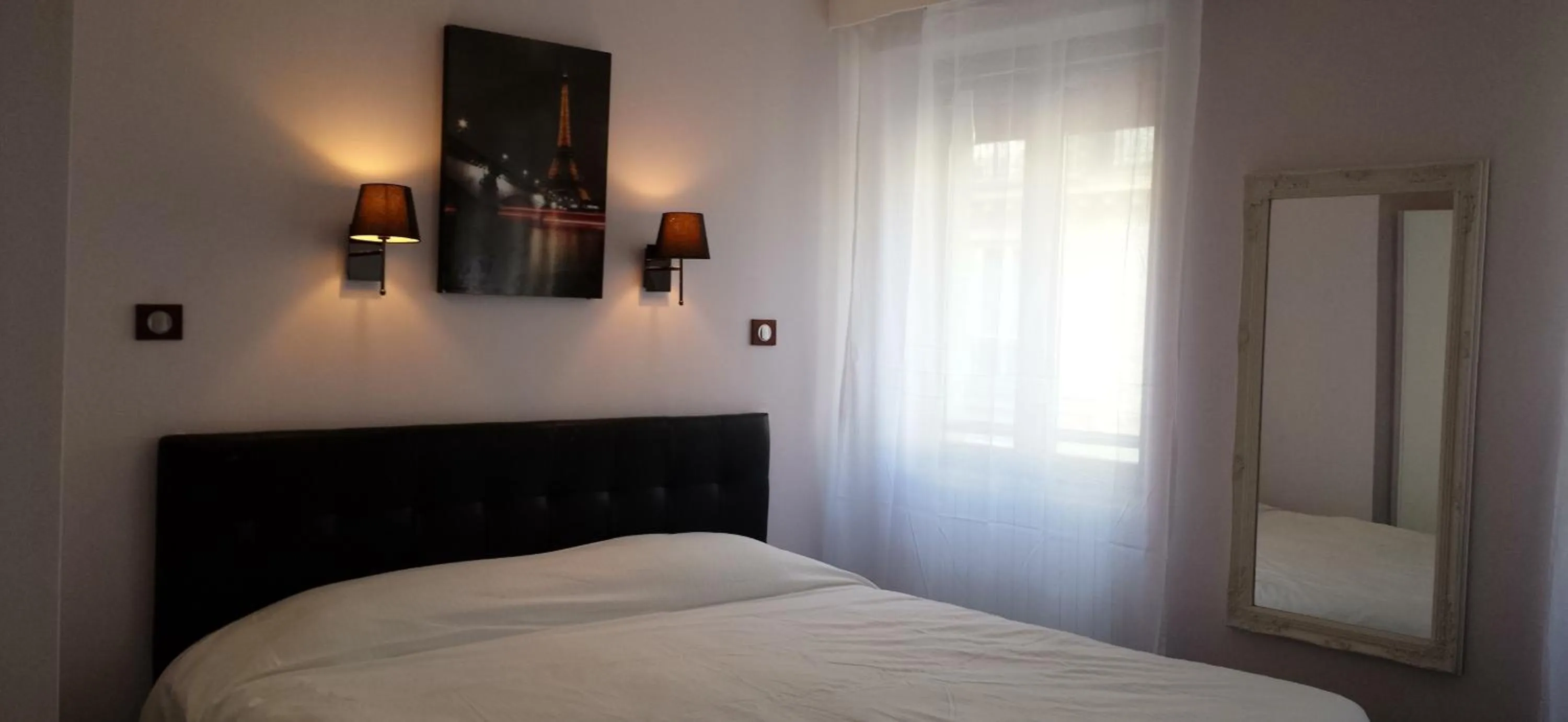 Decorative detail, Bed in Prince Monceau