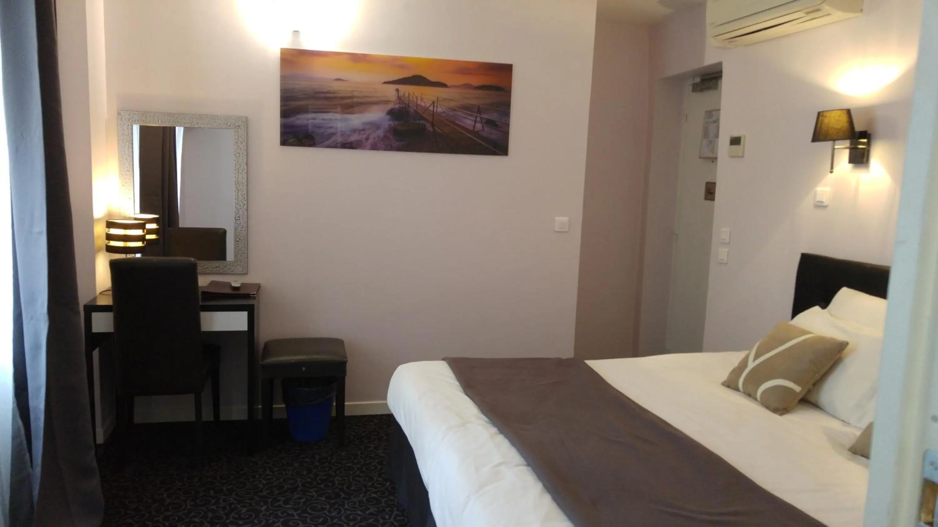 Bed in Prince Monceau