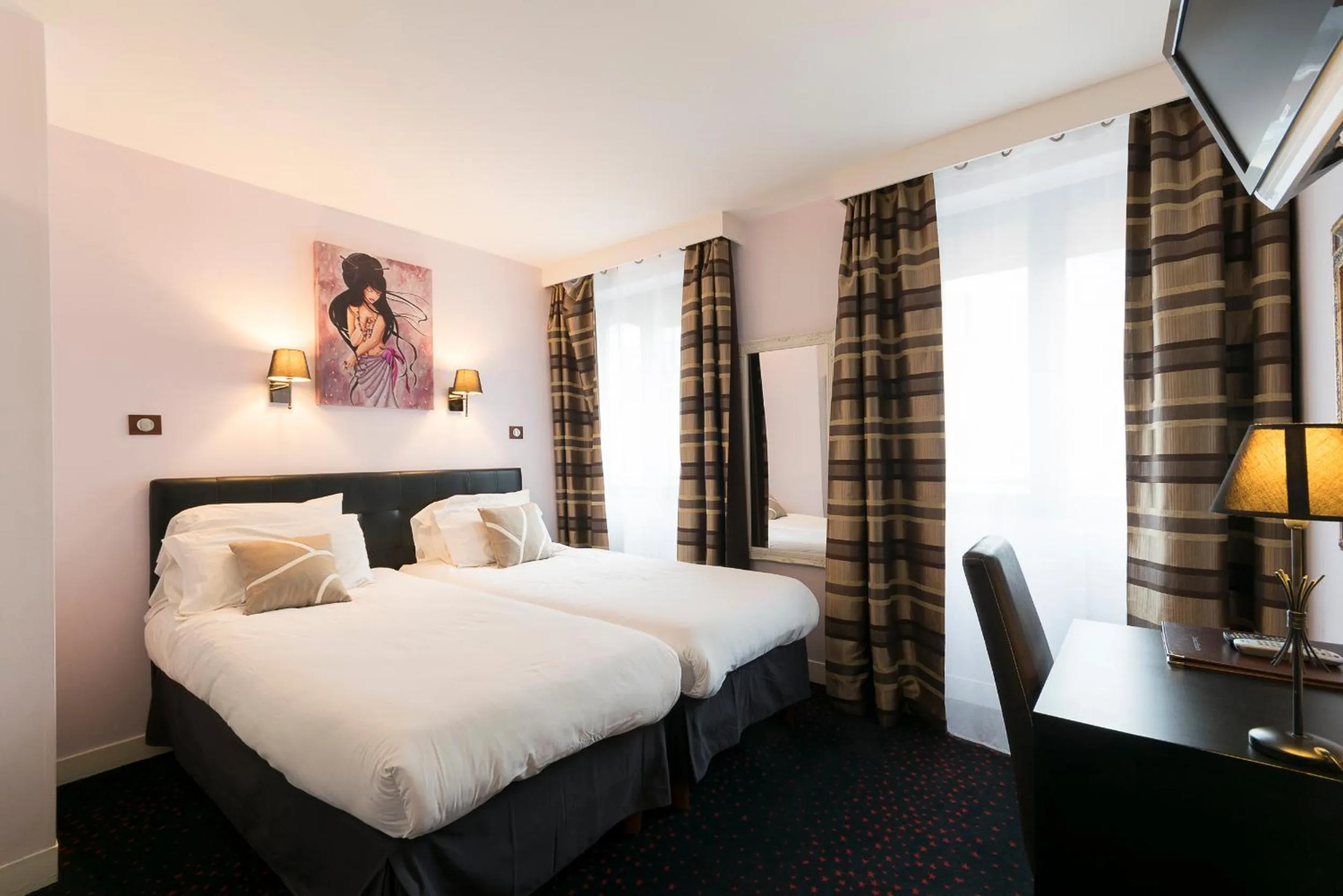 Bedroom, Bed in Prince Monceau