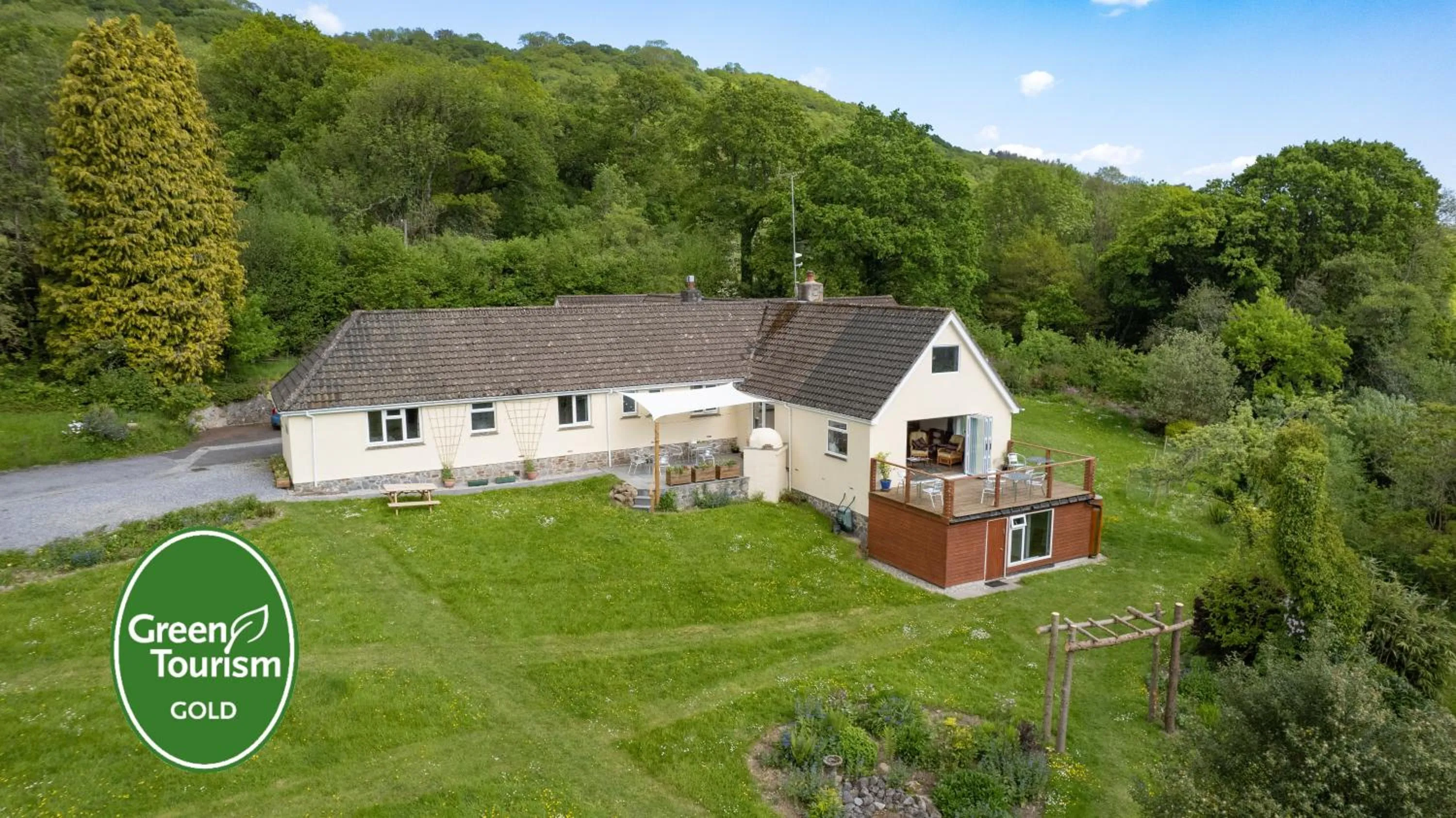 Property building in Wray Valley