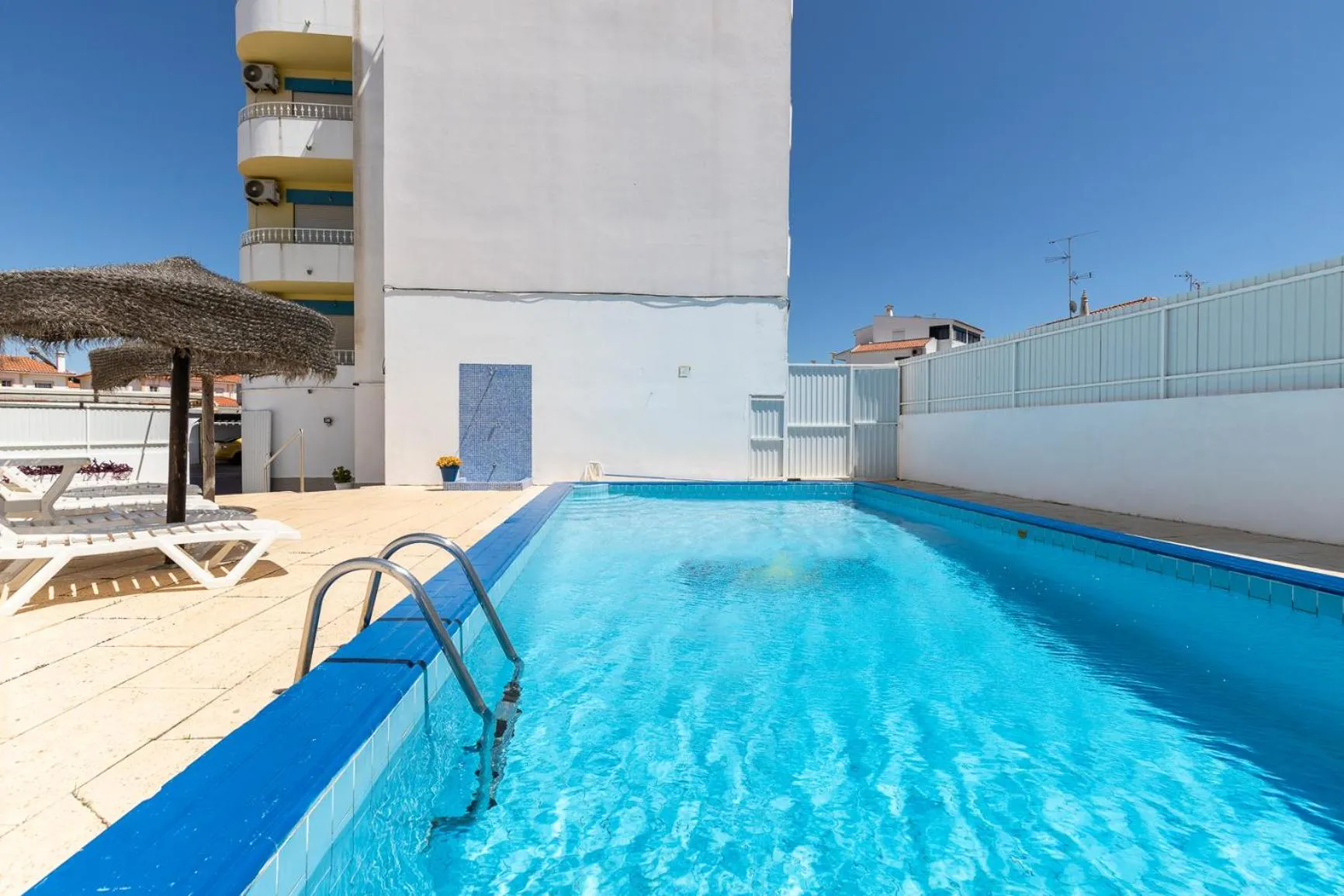 Swimming pool in Hotel Azul Praia