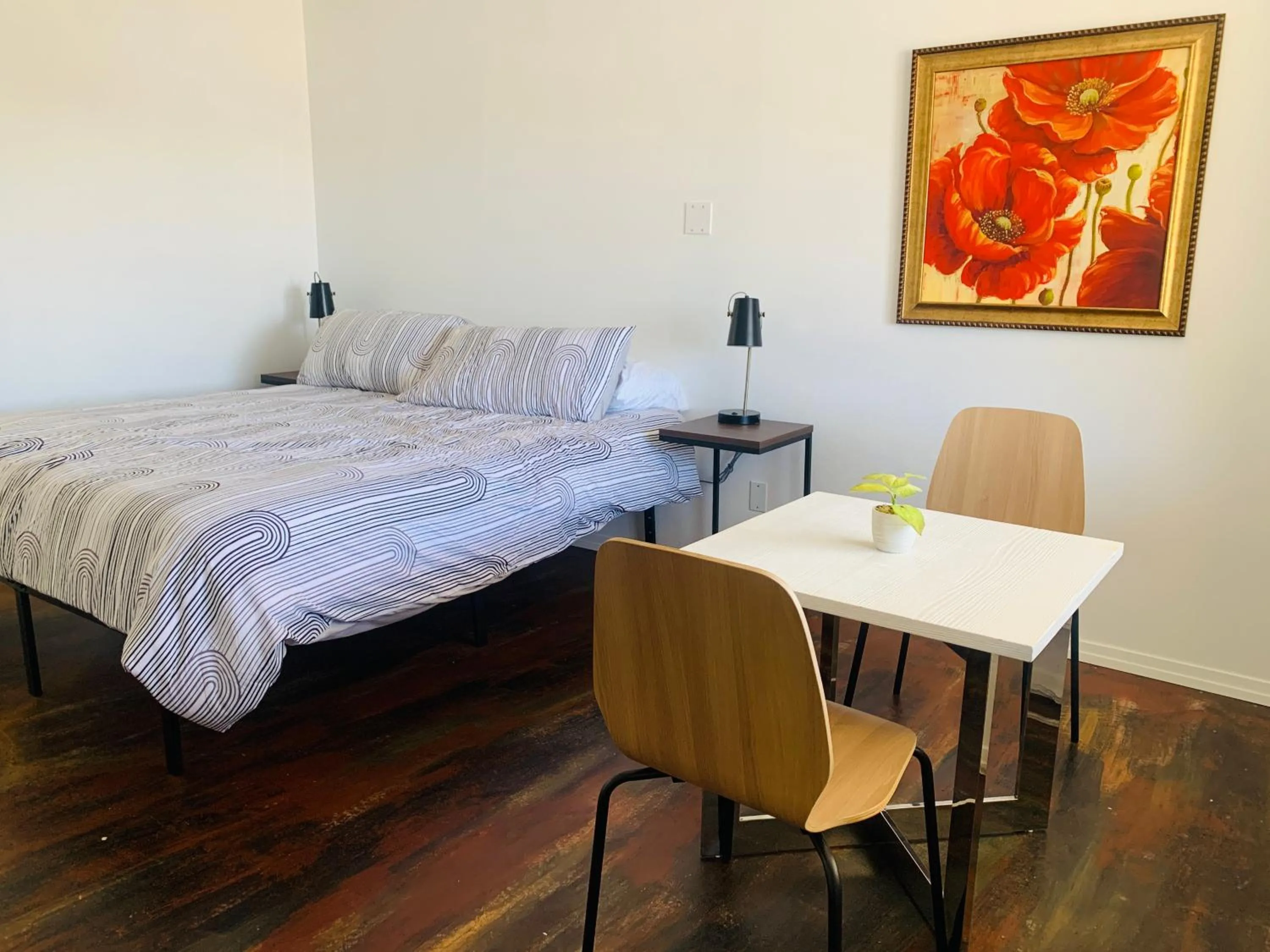 Bed in Dragonfly Motor Lodge