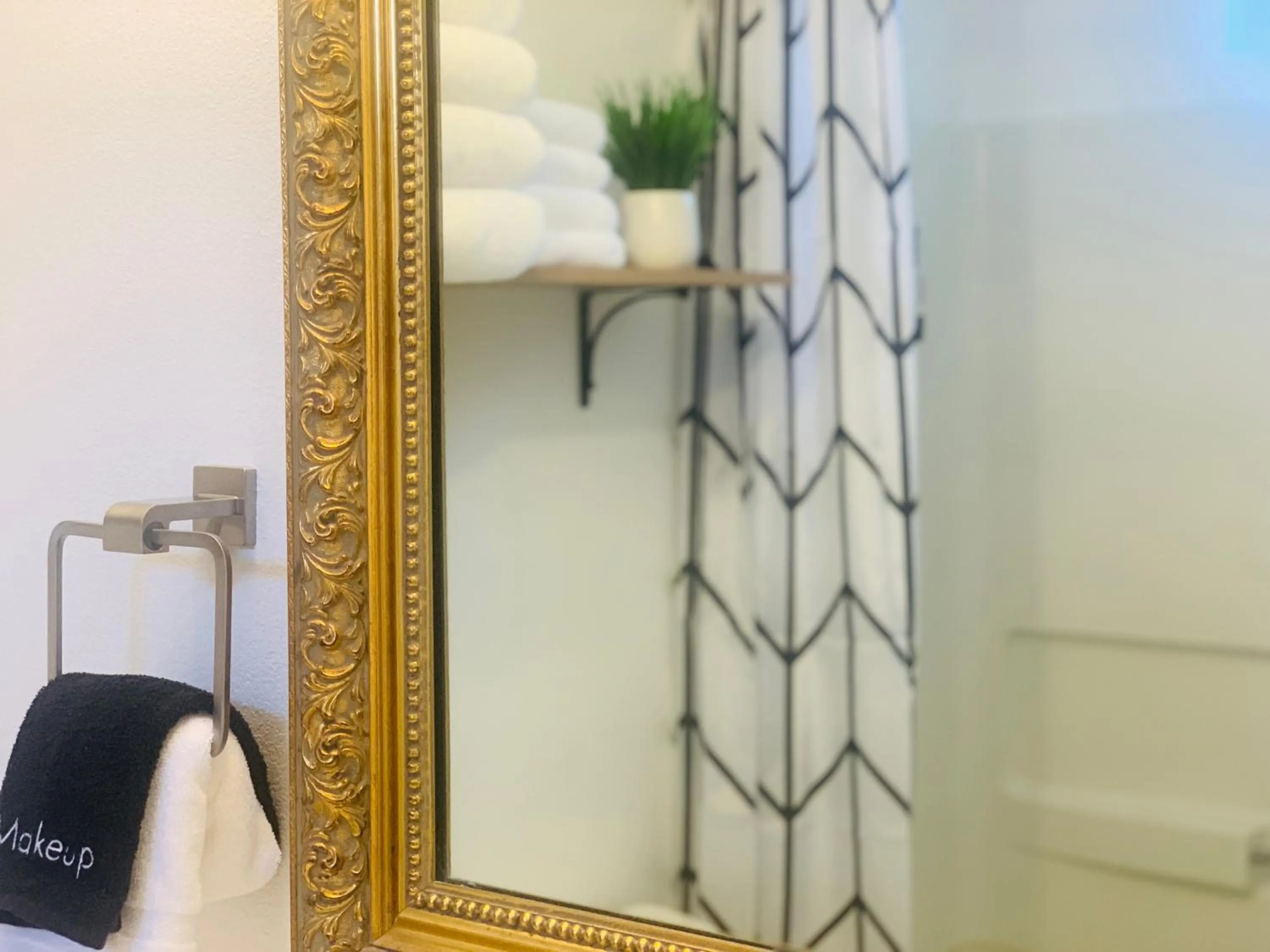 Bathroom in Dragonfly Motor Lodge